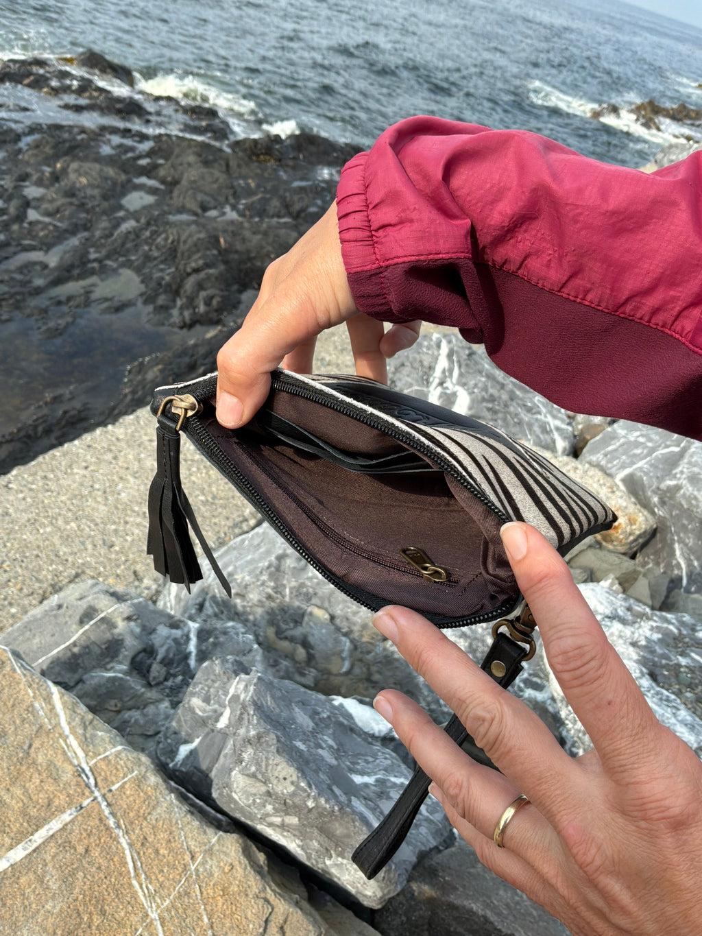 Pochette-portefeuille multifonction en fourrure de vache imprimée Vache – ArtAbaska