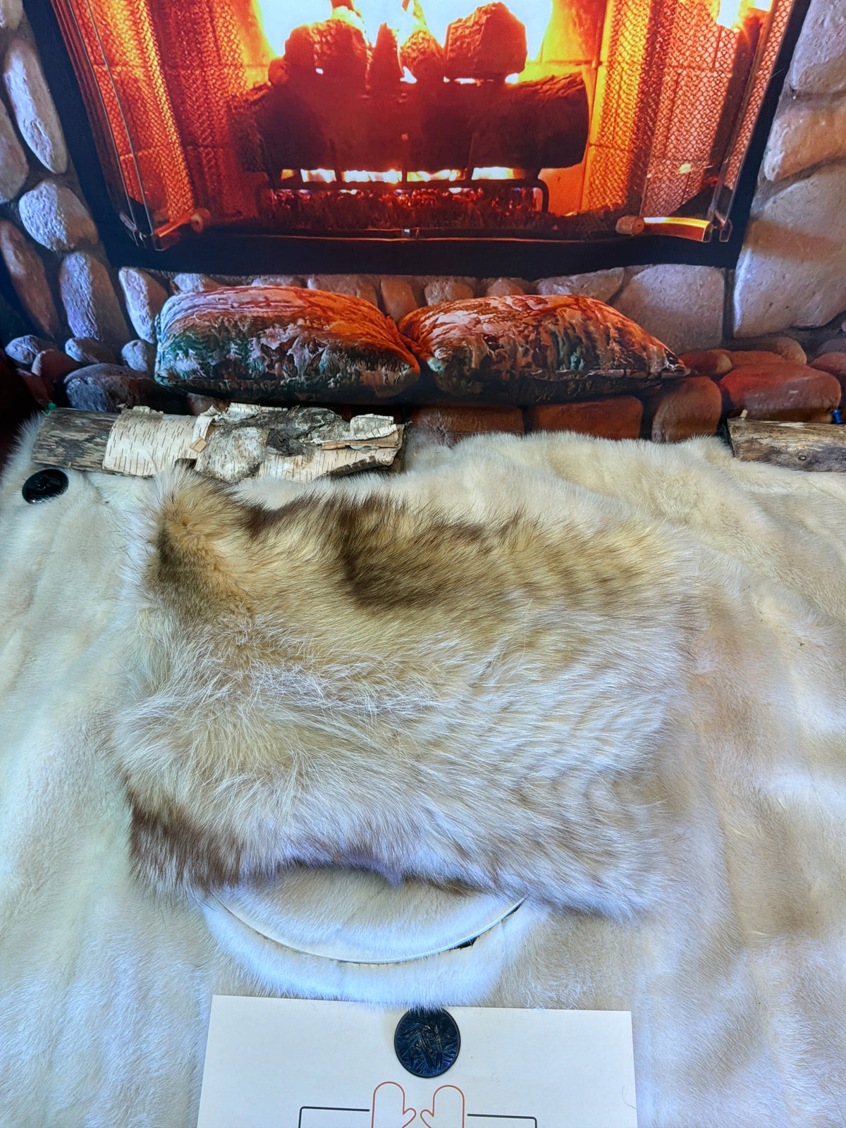 Coussin décoratif Sylvie en fourrure recyclée de Chat Sauvage bleached