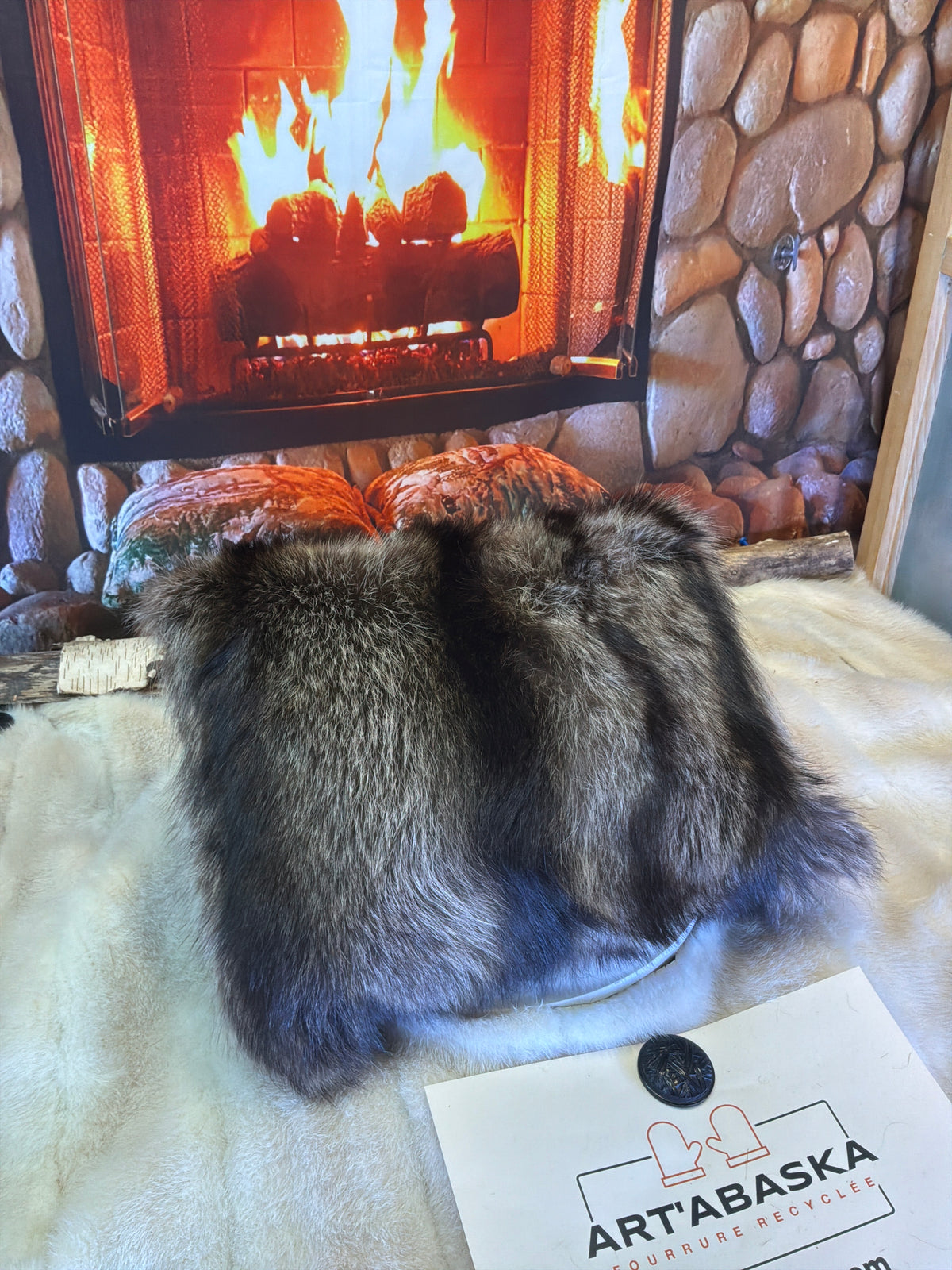 Coussin décoratif Noella en fourrure recyclée de Chat Sauvage