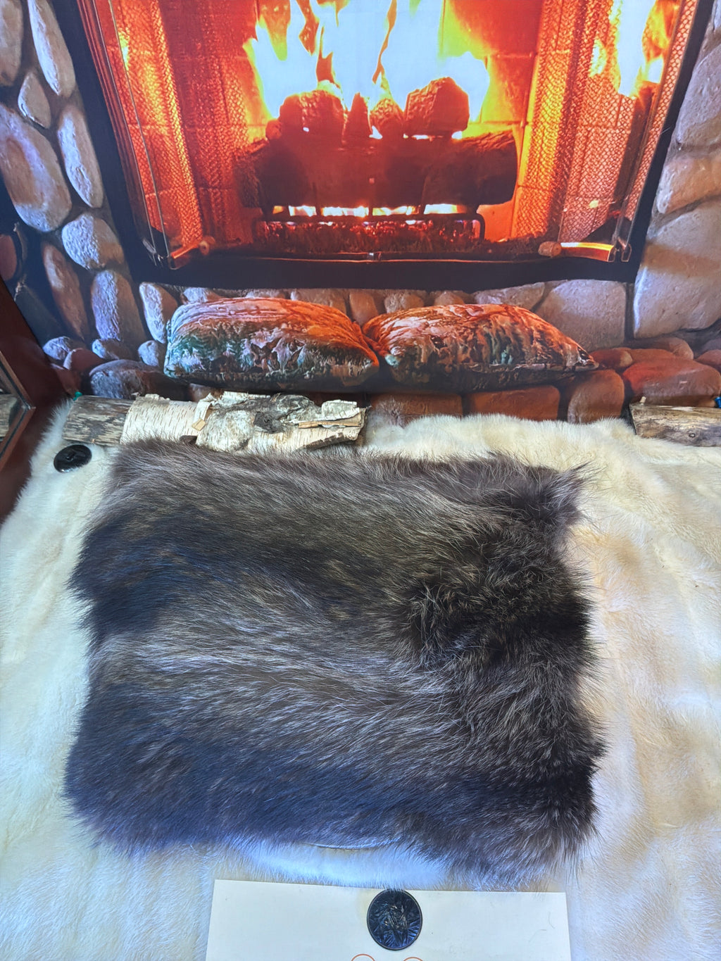 Coussin décoratif Marie en fourrure recyclée de Chat Sauvage