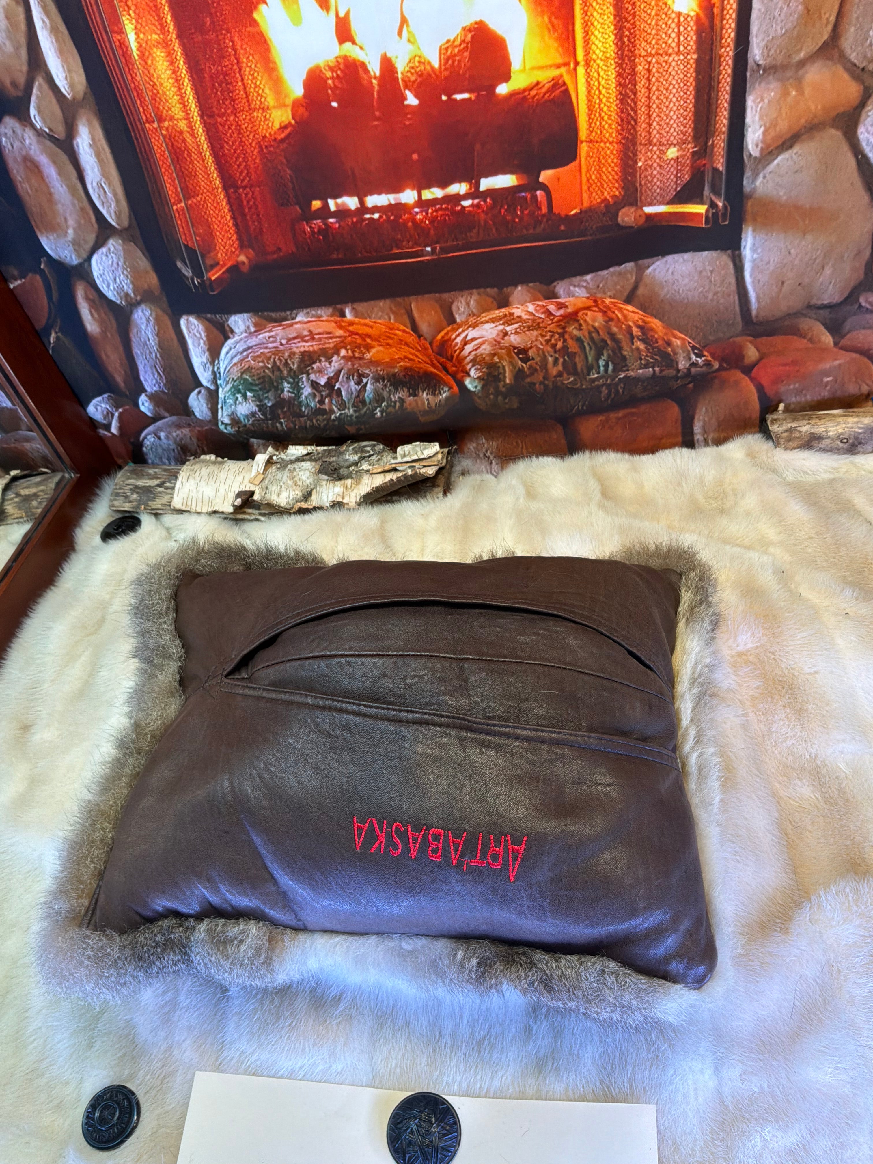 Coussin décoratif Marie-Ange en fourrure recyclée en Opossum