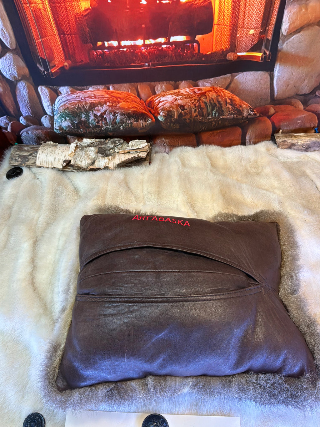 Coussin décoratif Marie-Ange en fourrure recyclée en Opossum