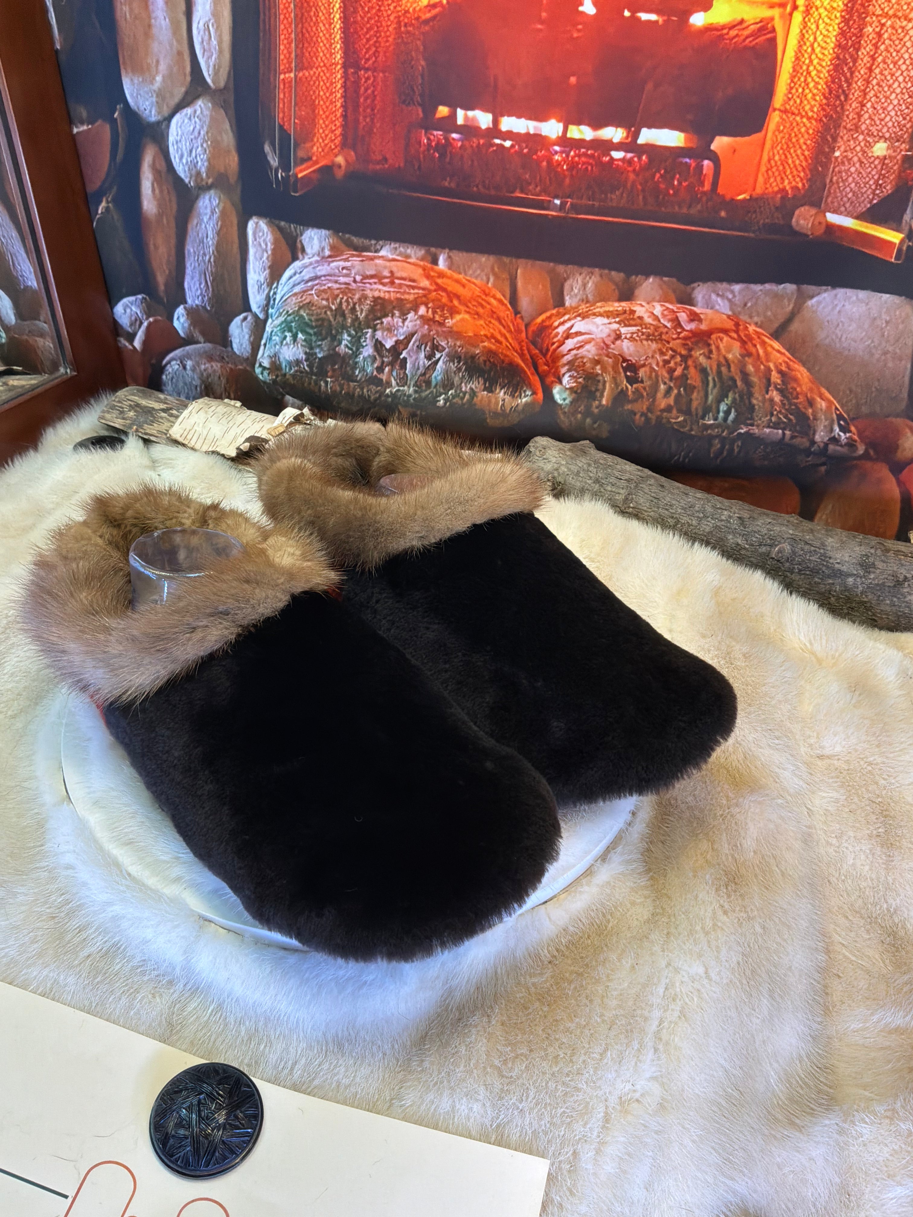 Slipper Les Yvonne pointure 11 Homme – Sherling italien & cuir recyclé, pièce unique faite à la main au Québec