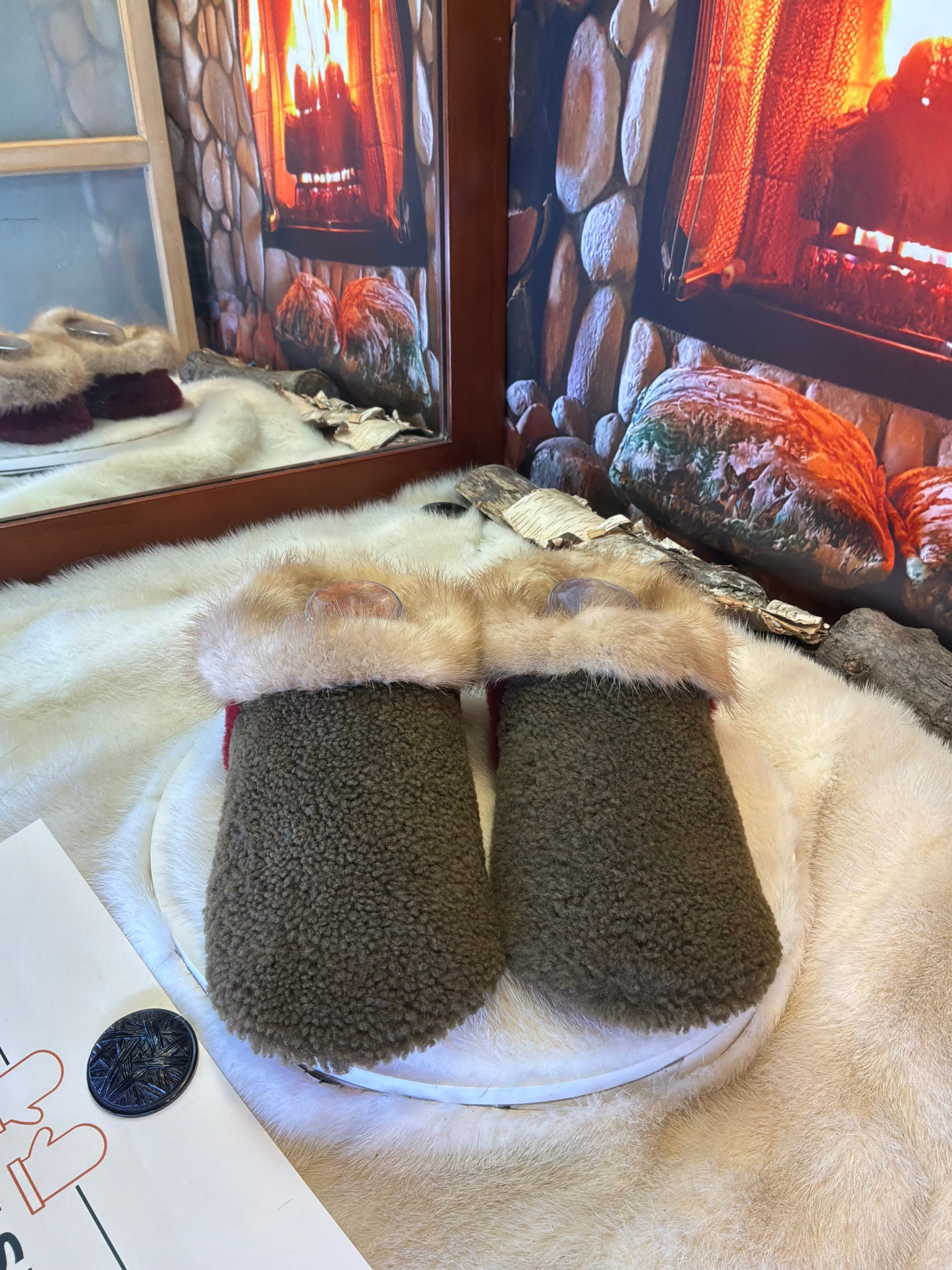 Slipper Les Agathe pointure 9 femme – Sherling italien & cuir recyclé, pièce unique faite à la main au Québec