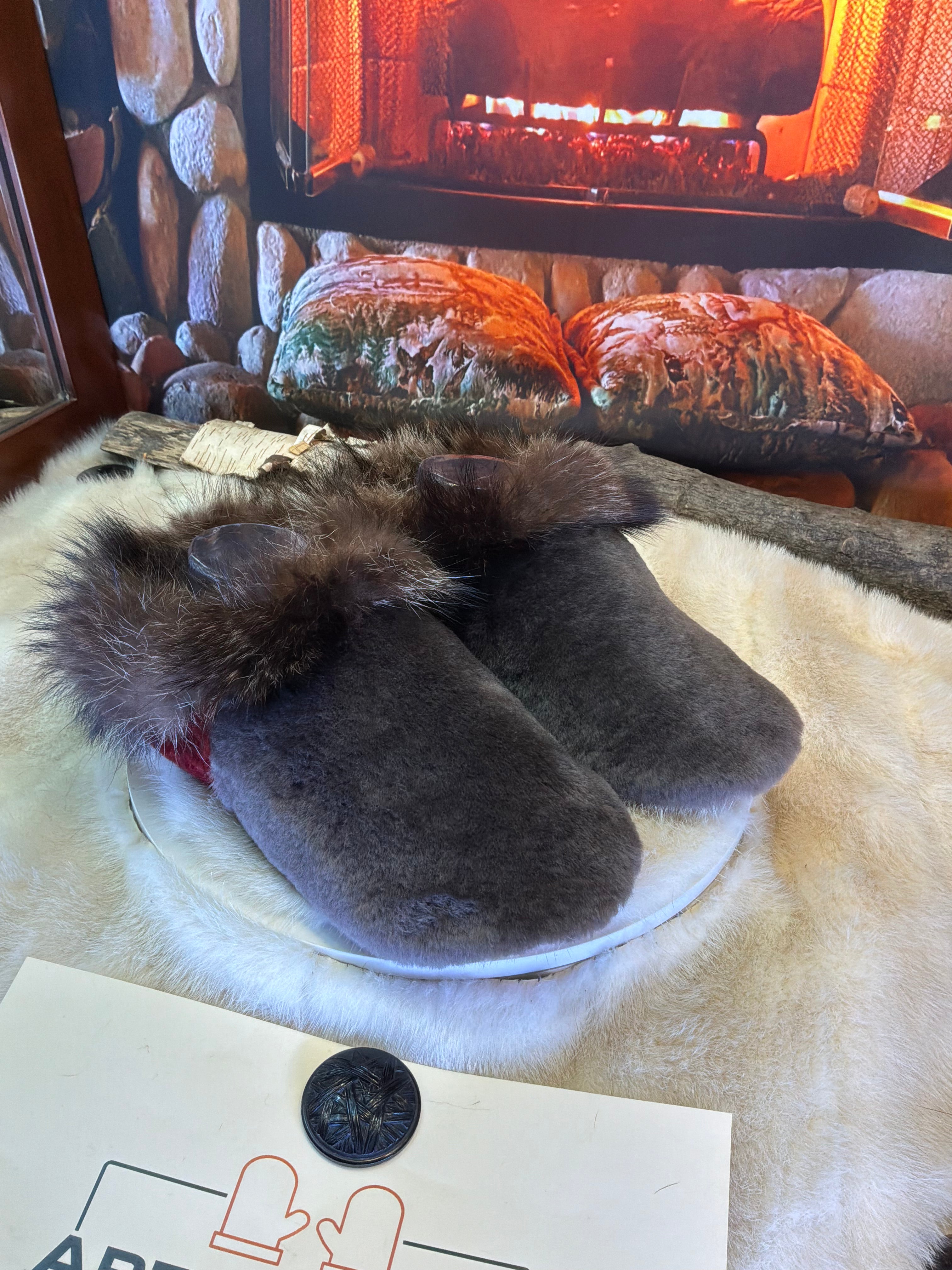 Slipper Les Cécile pointure 9 femme – Sherling italien & cuir recyclé, pièce unique faite à la main au Québec