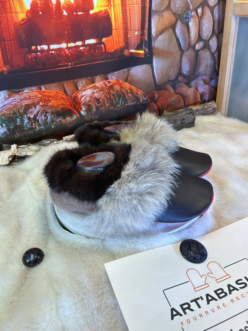 Slipper Les Monique Édition spéciale cuir italien,et,Coyote recyclé pointure 9 Homme / 11 femme  – Sherling italien & cuir recyclé, pièce unique faite à la main au Québec