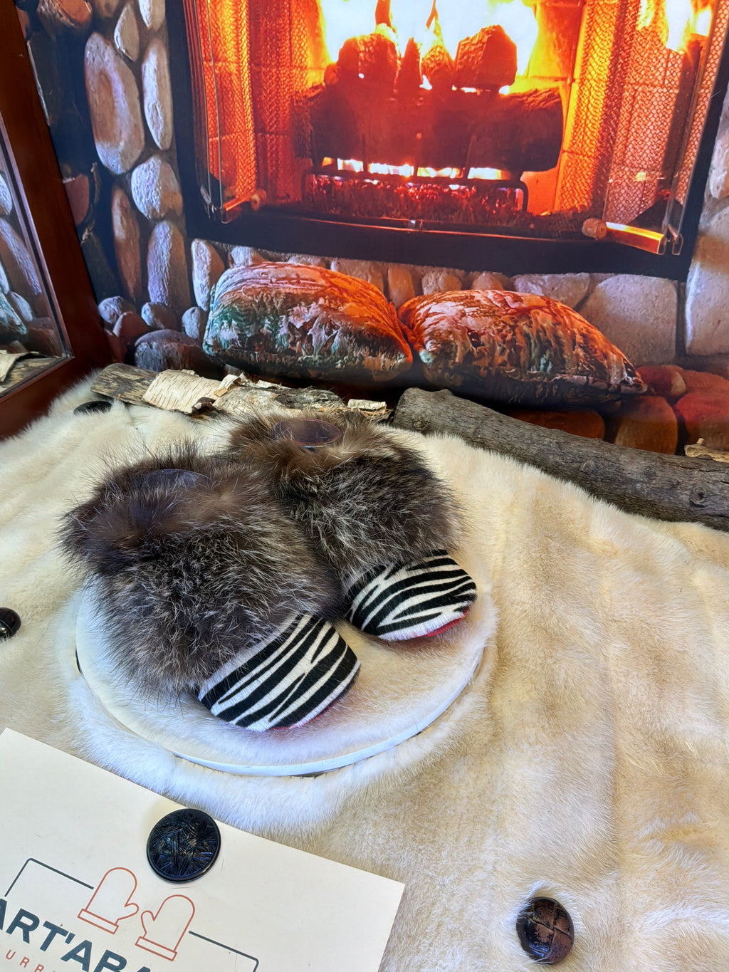 Slipper Les Huguette Édition spéciale peau de zèbre pointure 7 femme – Sherling italien & cuir recyclé, pièce unique faite à la main au Québec
