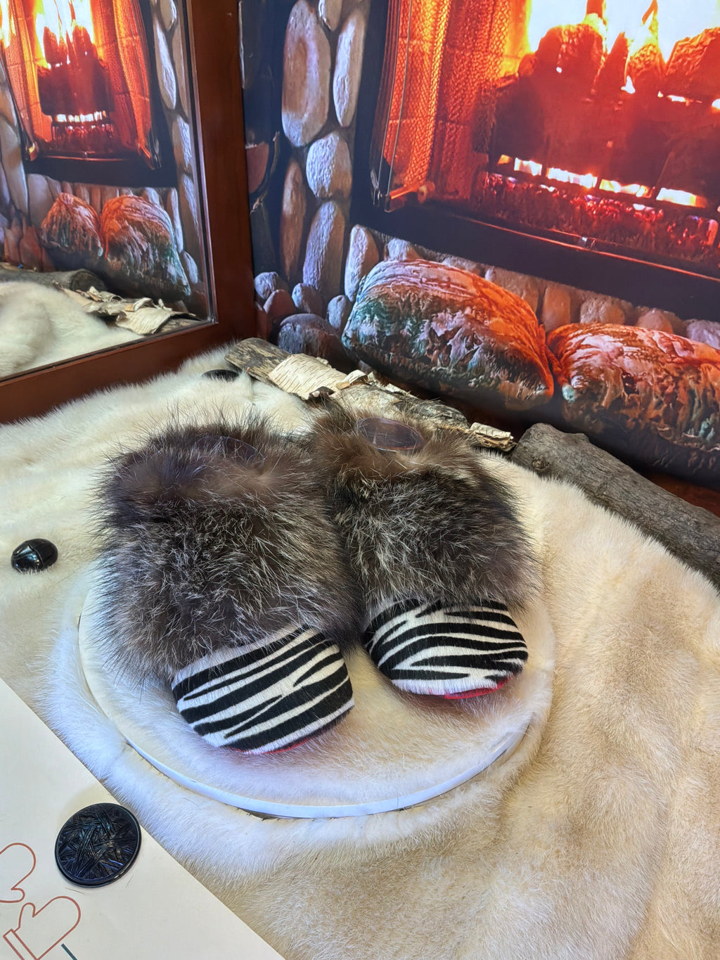 Slipper Les Huguette Édition spéciale peau de zèbre pointure 7 femme – Sherling italien & cuir recyclé, pièce unique faite à la main au Québec