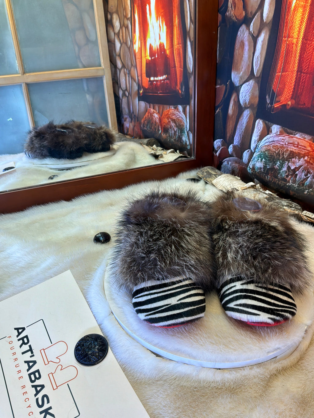Slipper Les Huguette Édition spéciale peau de zèbre pointure 7 femme – Sherling italien & cuir recyclé, pièce unique faite à la main au Québec