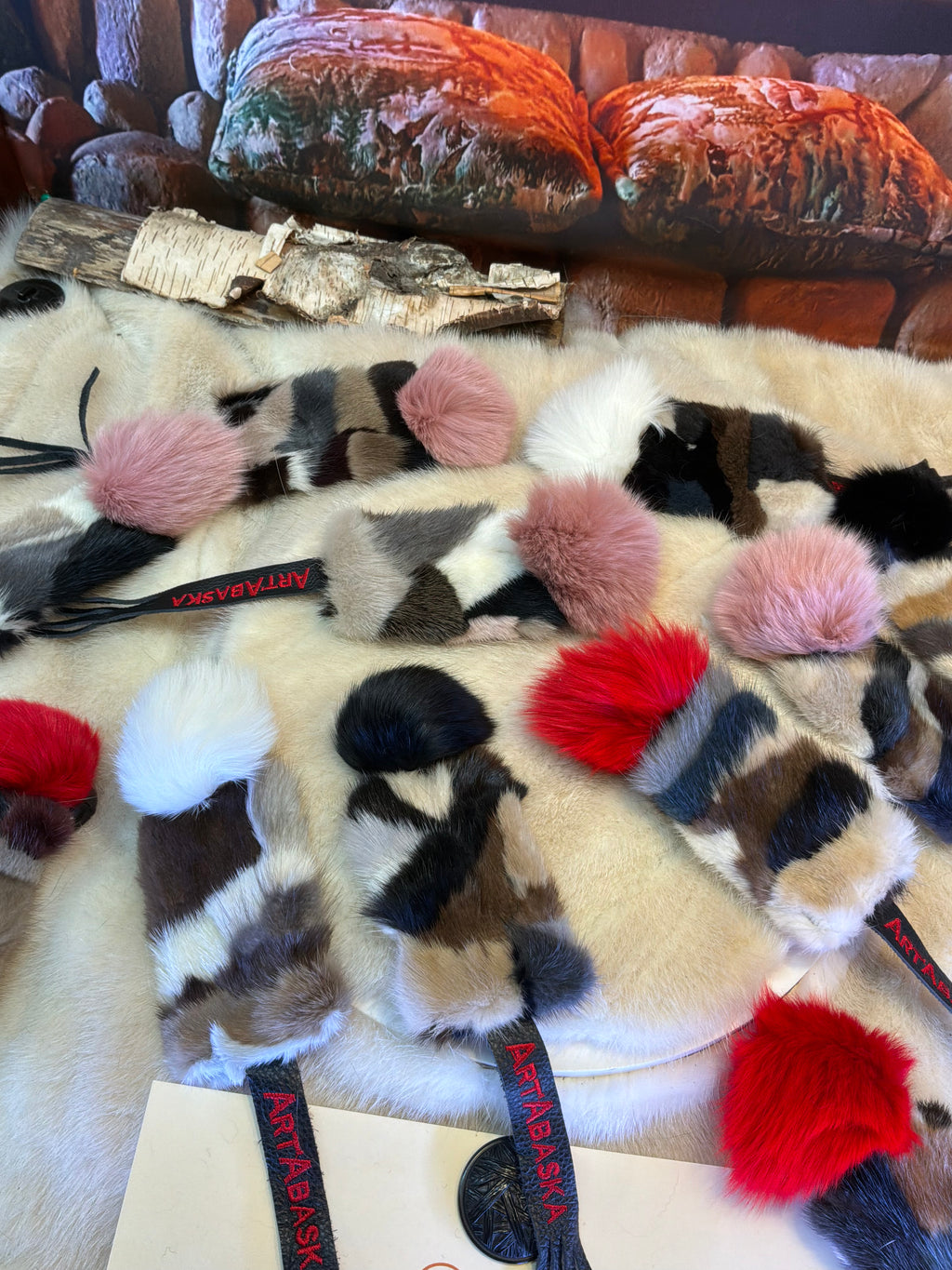 Jouets pour chat en fourrure recyclée ÉDITION SPÉCIALE PATCHWORK avec Pompon suspendu