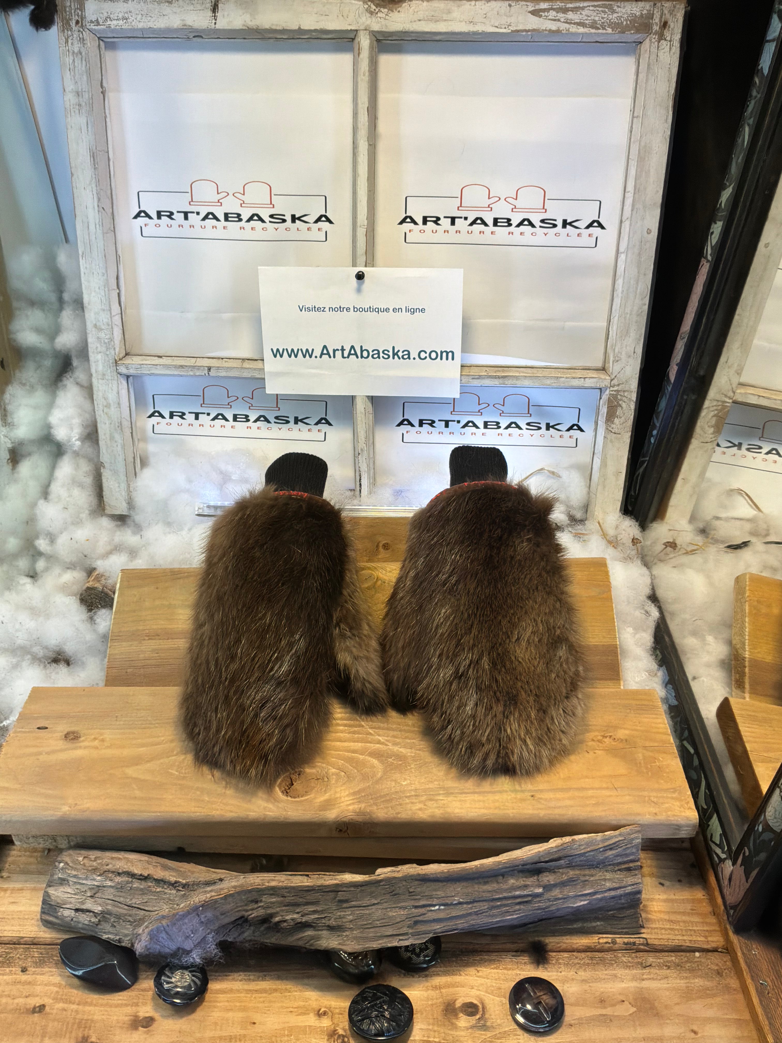 Mitaines de ville Rachelle médium en fourrure recyclée – Faites à la main au Québec – Légères, élégantes, confort urbain – ArtAbaska