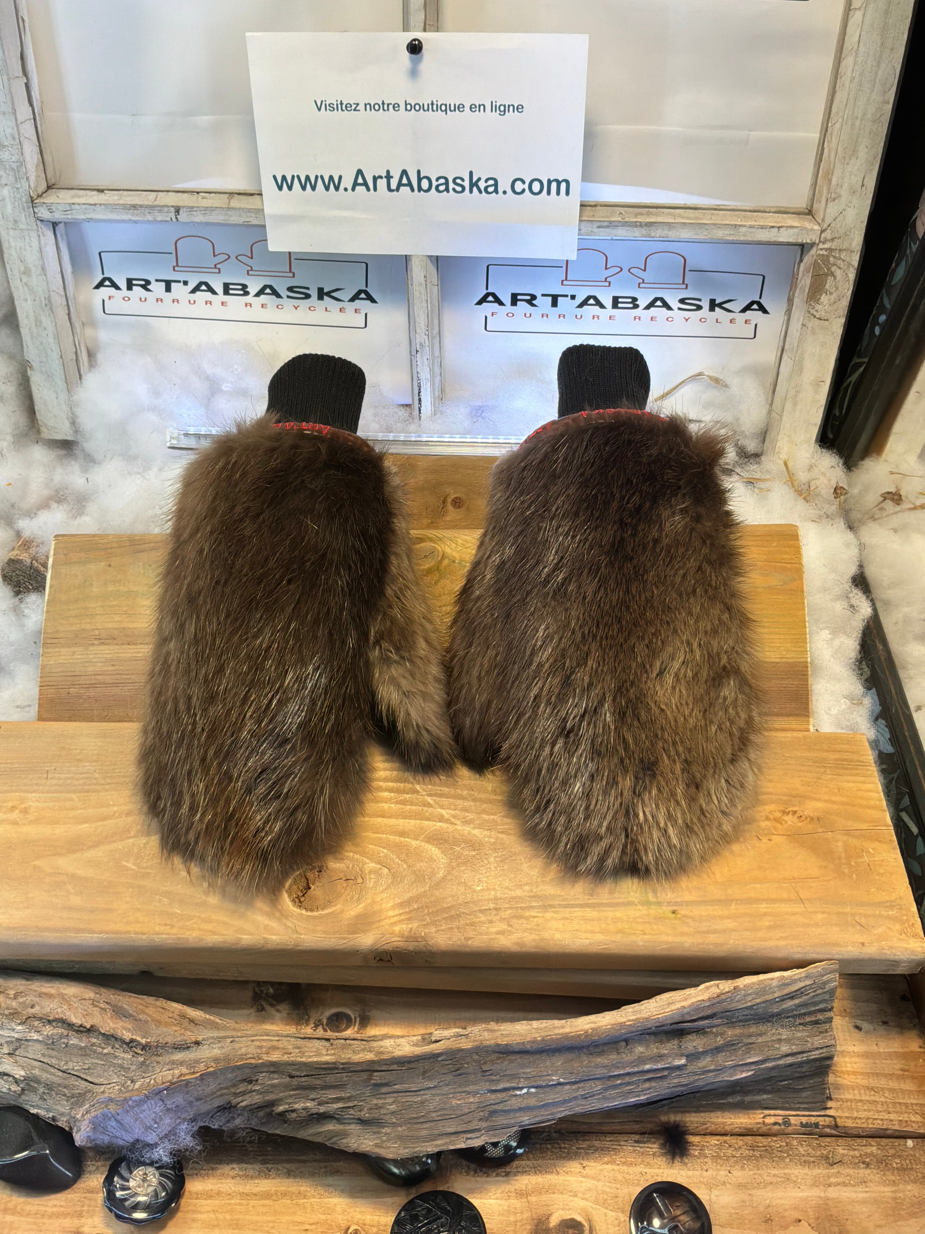 Mitaines de ville Rachelle médium en fourrure recyclée – Faites à la main au Québec – Légères, élégantes, confort urbain – ArtAbaska