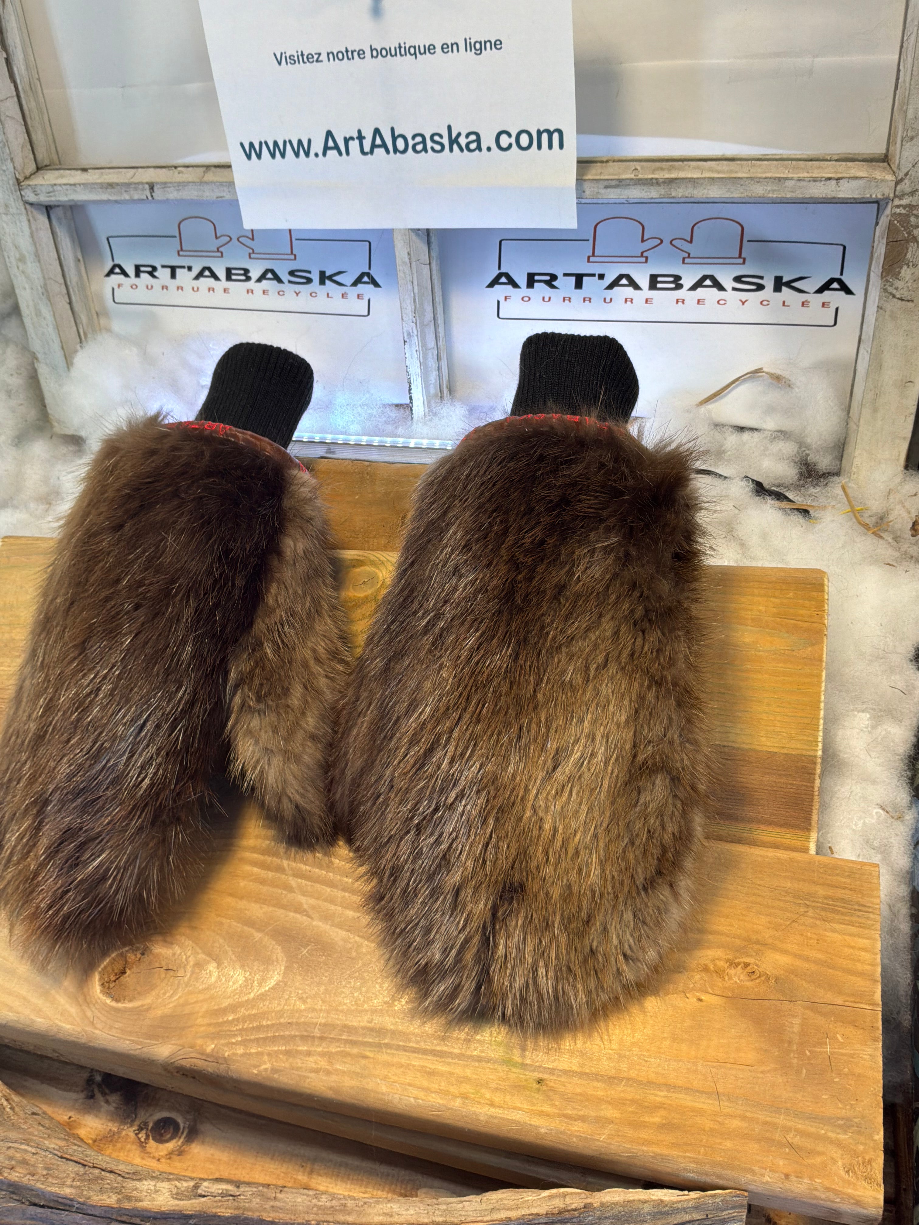 Mitaines de ville Rachelle médium en fourrure recyclée – Faites à la main au Québec – Légères, élégantes, confort urbain – ArtAbaska