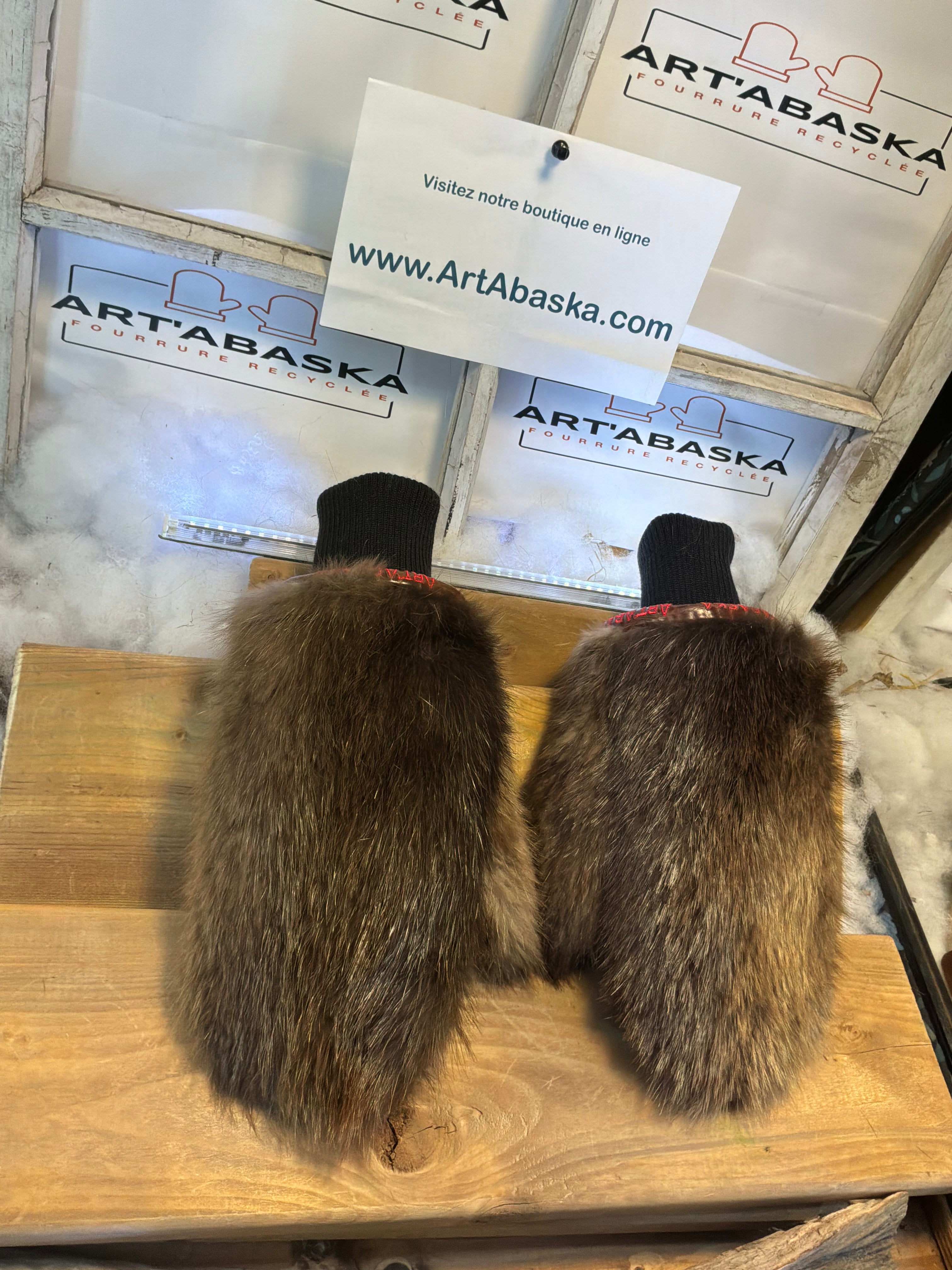 Mitaines de ville Rachelle médium en fourrure recyclée – Faites à la main au Québec – Légères, élégantes, confort urbain – ArtAbaska