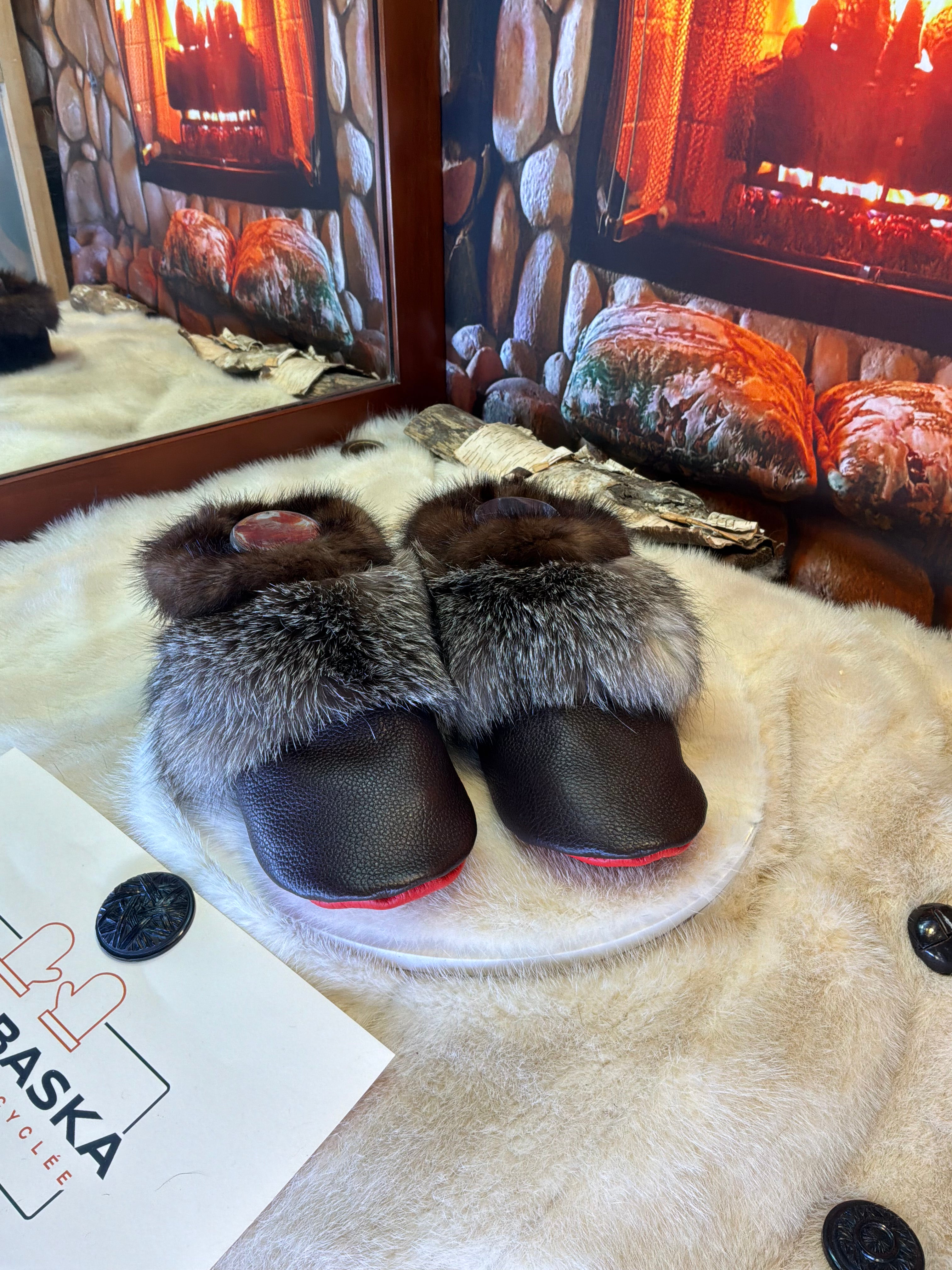 Slipper Léontine pointure 8 femme – Sherling italien & cuir recyclé, pièce unique faite à la main au Québec