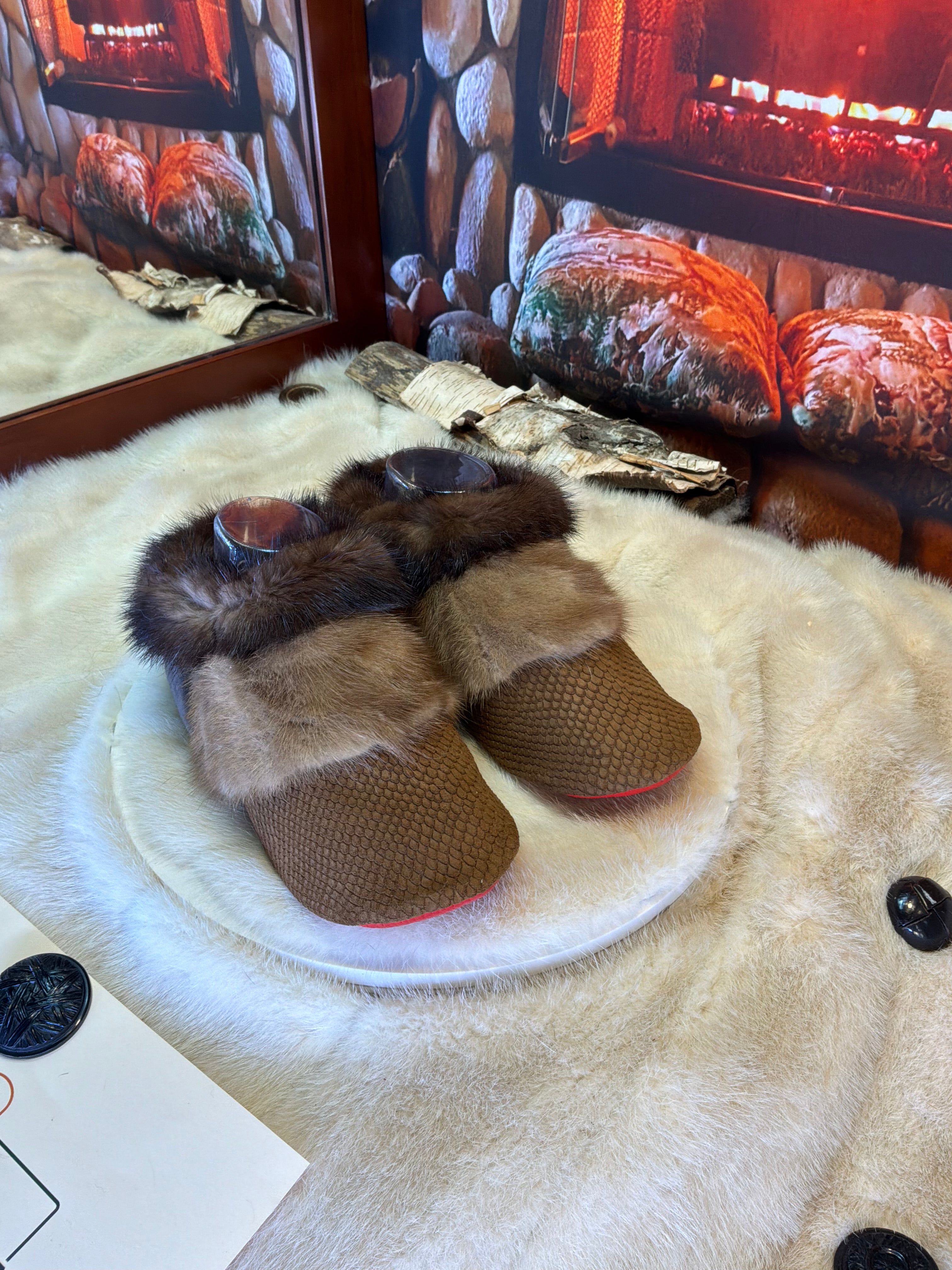 Slipper Aurore pointure 7 femme – Sherling italien & cuir recyclé, pièce unique faite à la main au Québec