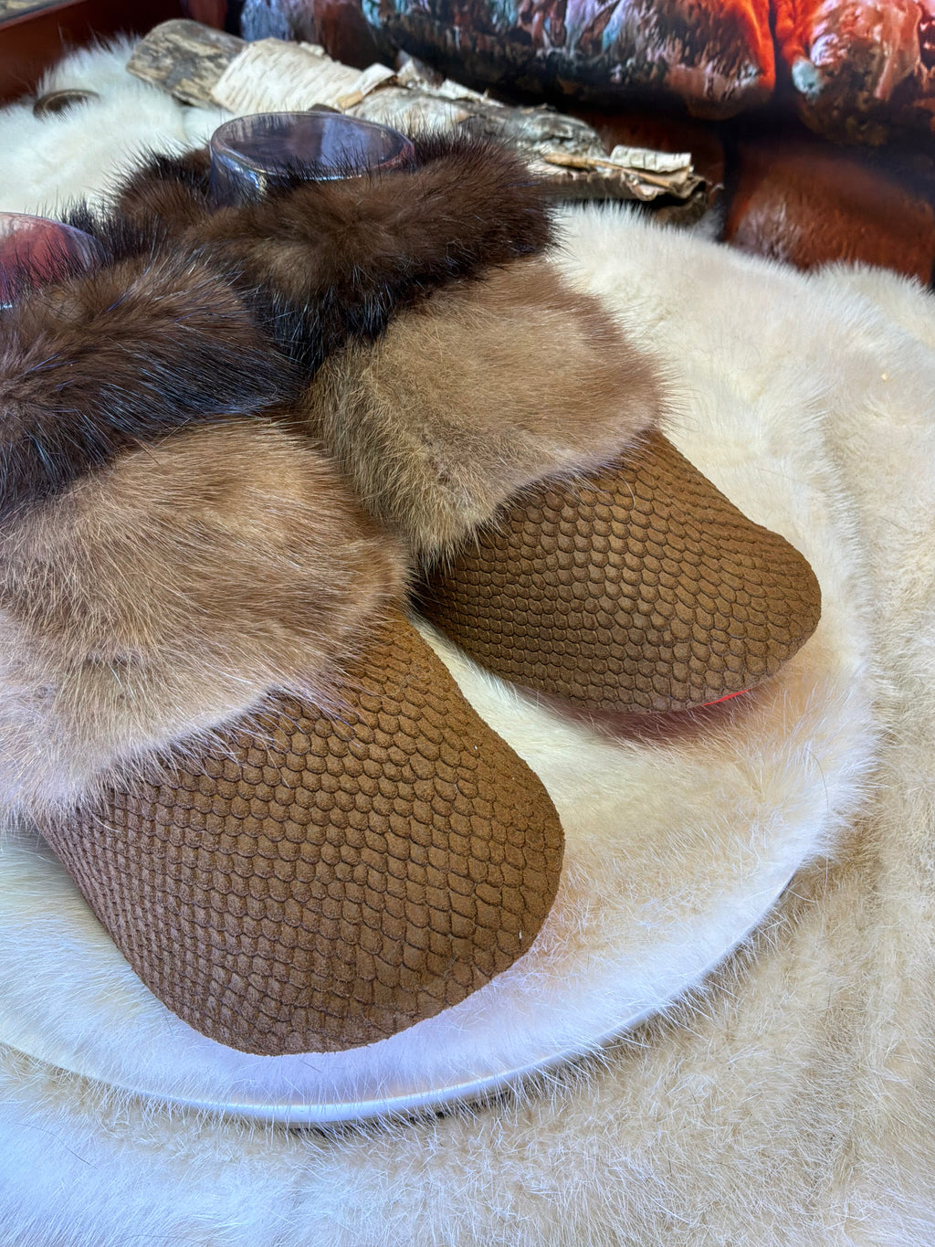 Slipper Aurore pointure 7 femme – Sherling italien & cuir recyclé, pièce unique faite à la main au Québec