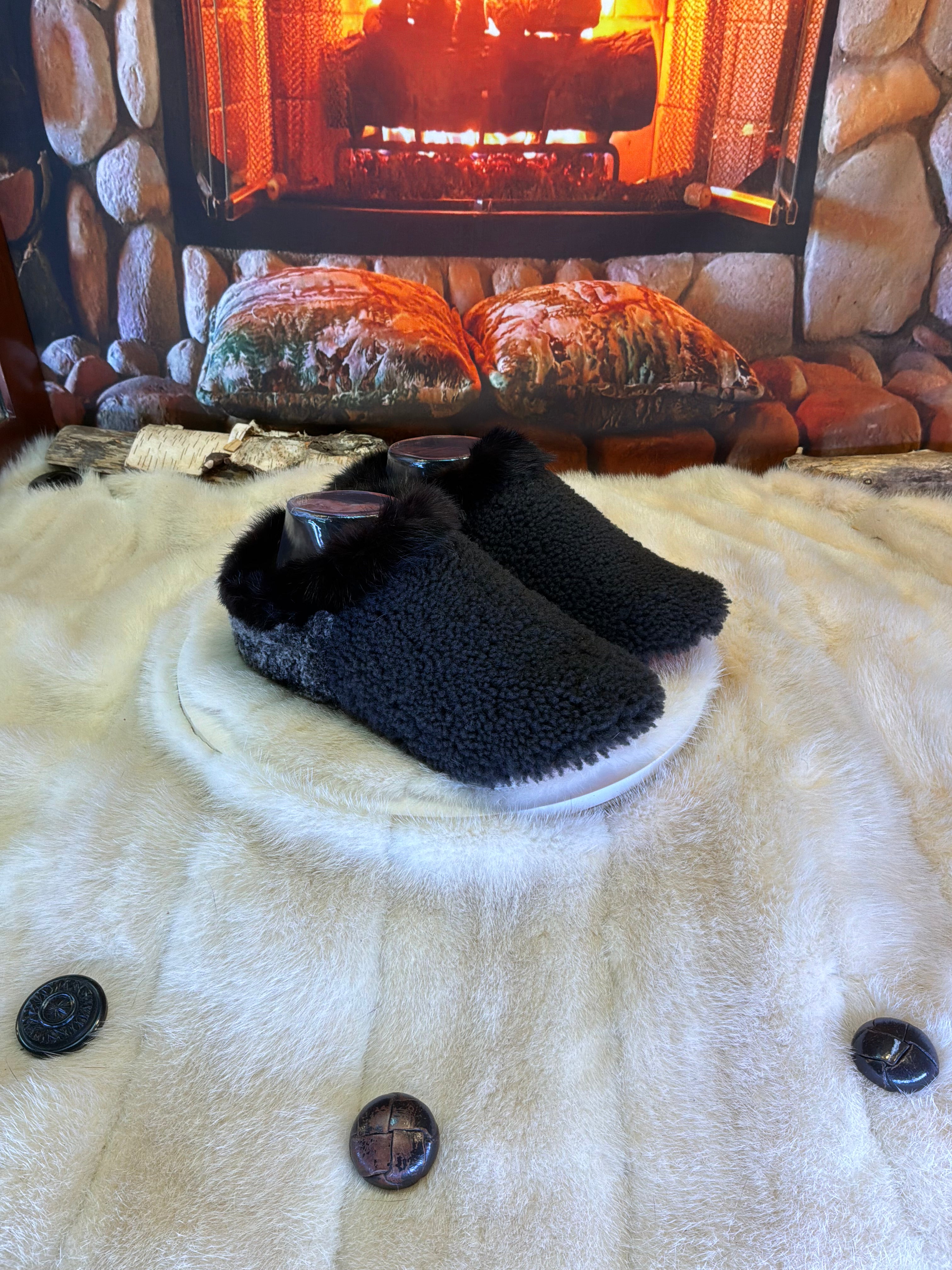 Slipper Rollande pointure 7 femme – Sherling italien & cuir recyclé, pièce unique faite à la main au Québec