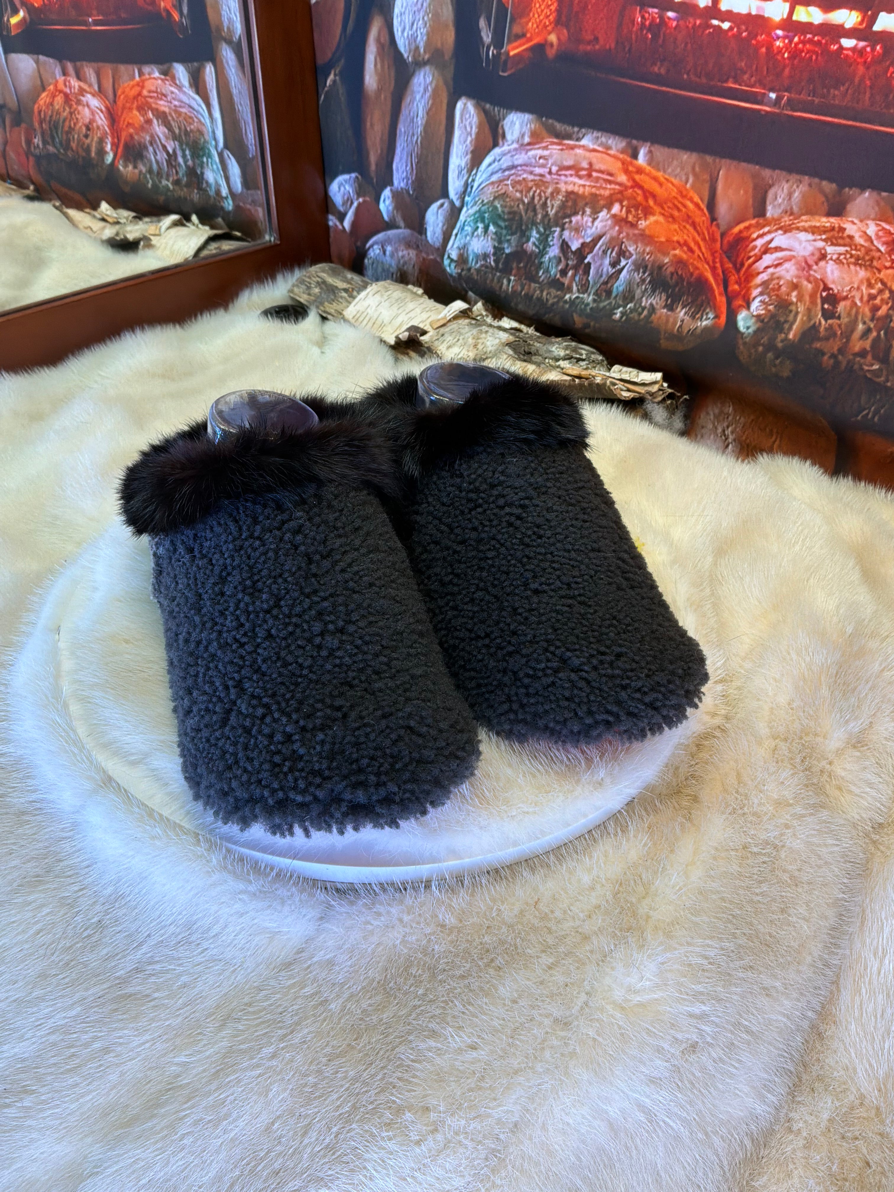 Slipper Rollande pointure 7 femme – Sherling italien & cuir recyclé, pièce unique faite à la main au Québec