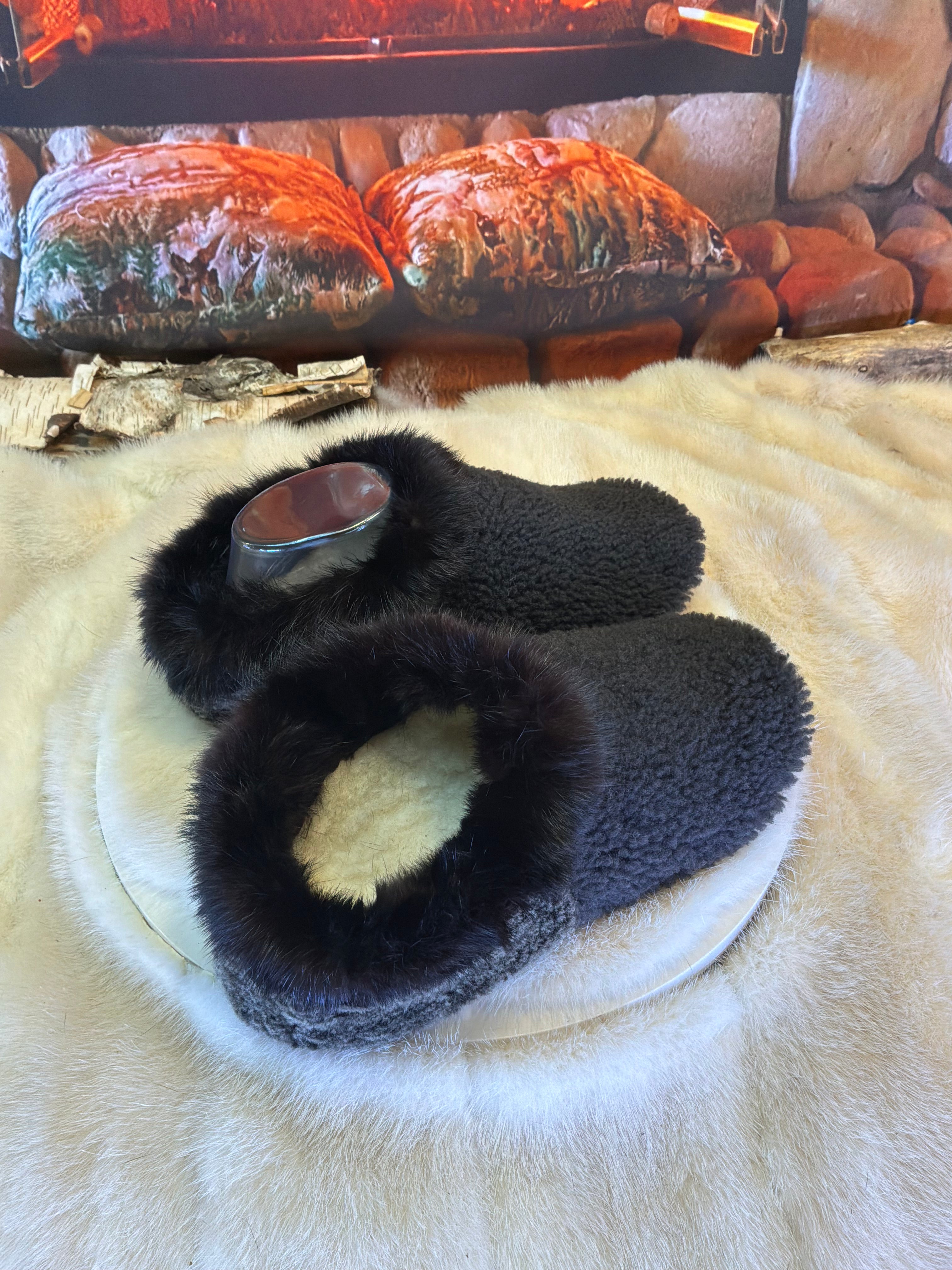 Slipper Rollande pointure 7 femme – Sherling italien & cuir recyclé, pièce unique faite à la main au Québec