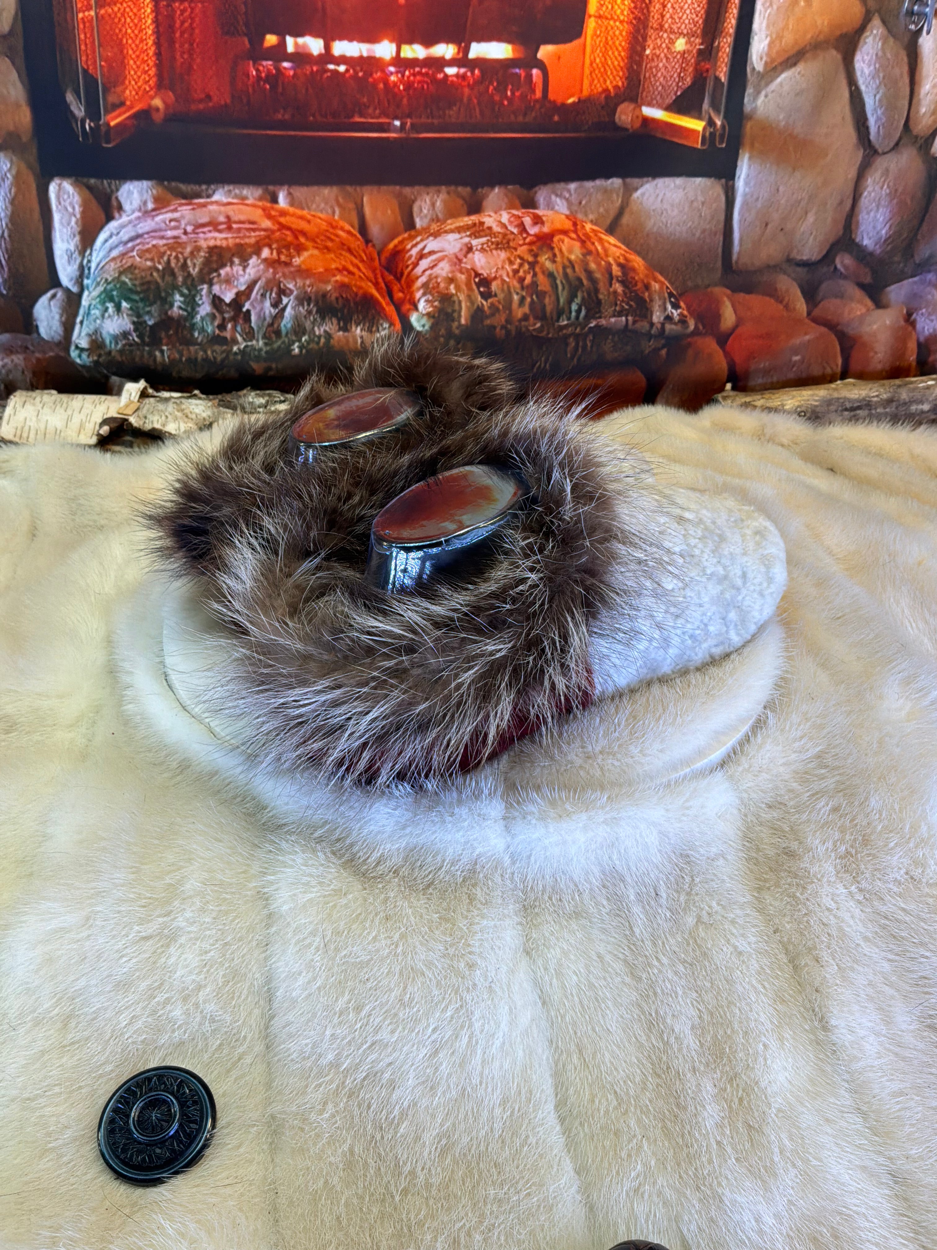 Slipper Ginette pointure 8 femme – Sherling italien & cuir recyclé, pièce unique faite à la main au Québec