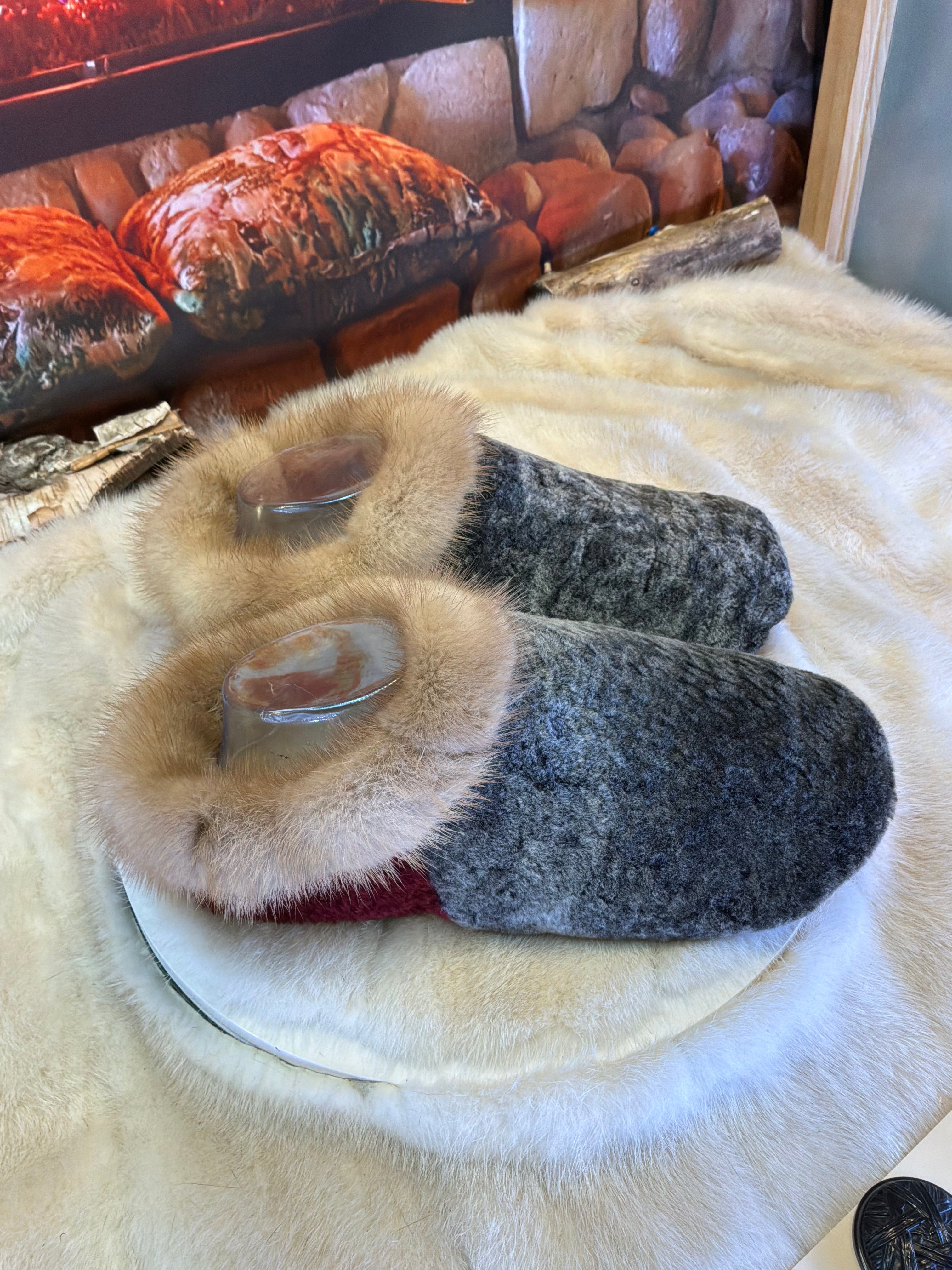 Slipper Raymonde pointure 8 femme – Sherling italien & cuir recyclé, pièce unique faite à la main au Québec