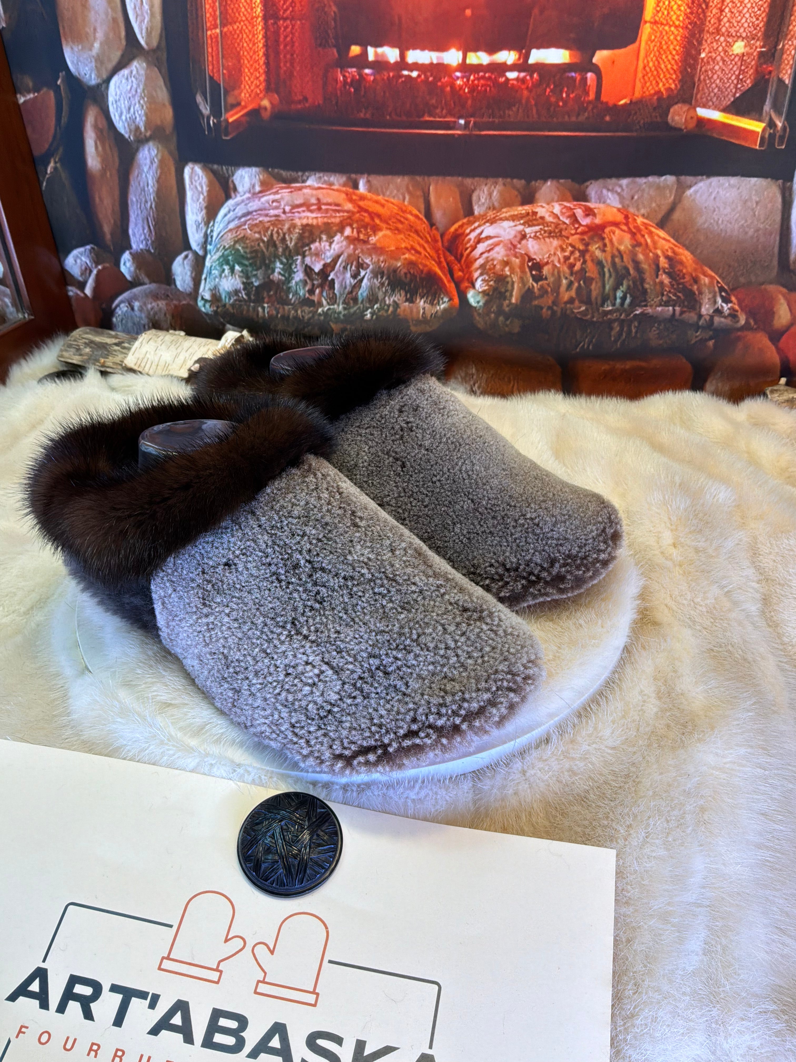 Slipper Jeanne-Mance pointure 9 femme – Sherling italien & cuir recyclé, pièce unique faite à la main au Québec