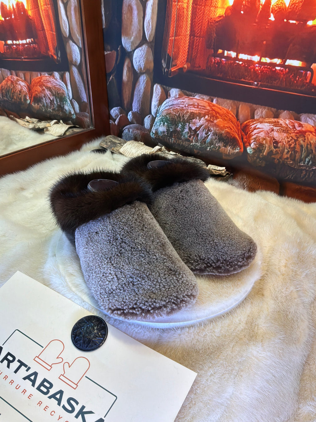 Slipper Jeanne-Mance pointure 9 femme – Sherling italien & cuir recyclé, pièce unique faite à la main au Québec