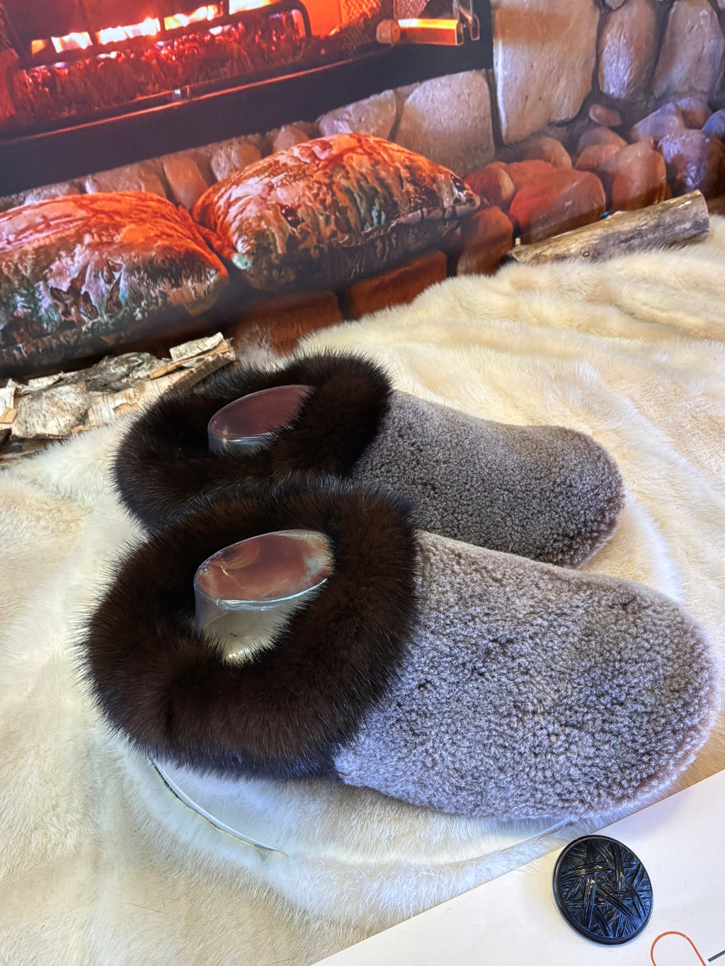Slipper Jeanne-Mance pointure 9 femme – Sherling italien & cuir recyclé, pièce unique faite à la main au Québec