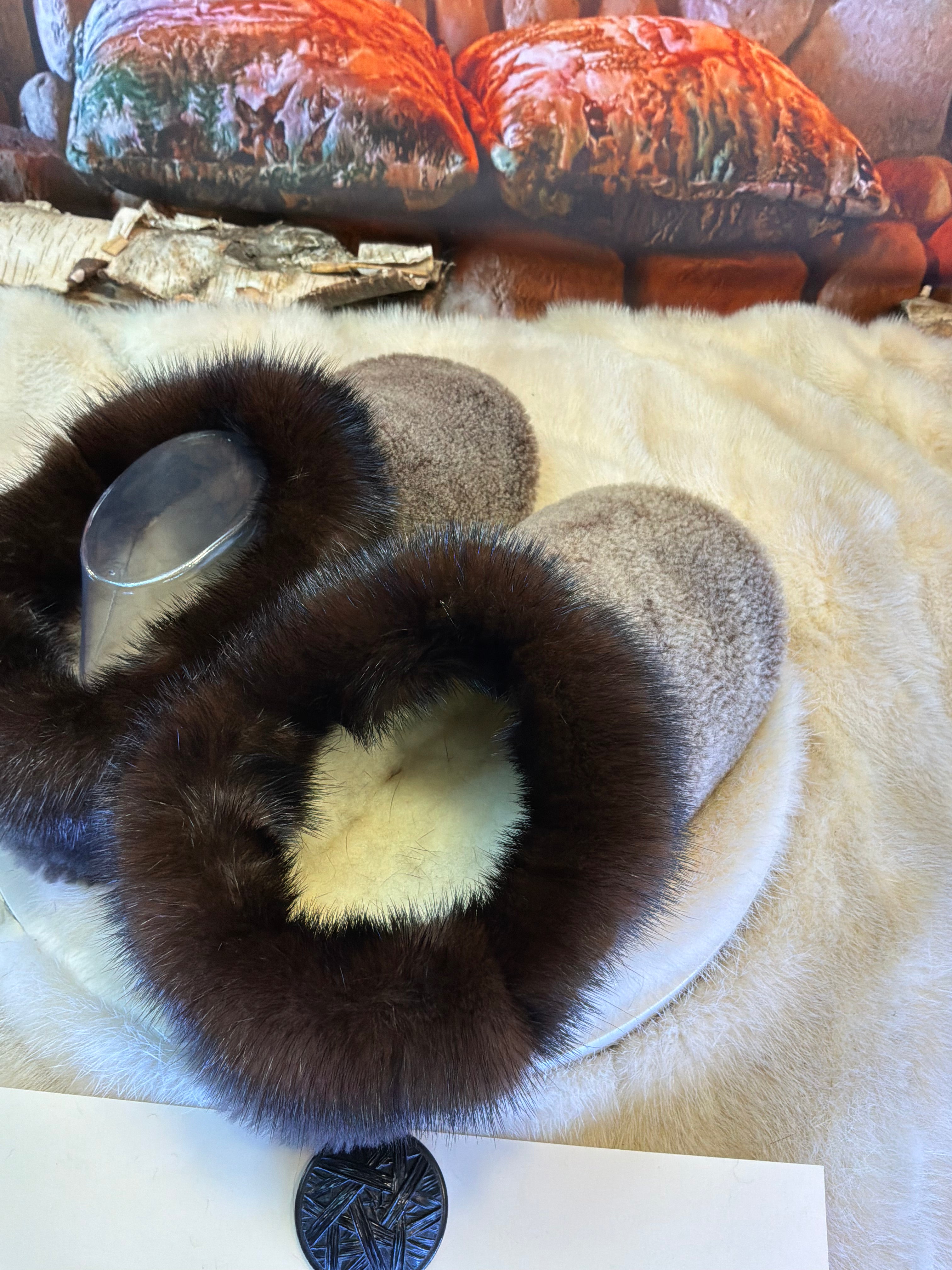 Slipper Jeanne-Mance pointure 9 femme – Sherling italien & cuir recyclé, pièce unique faite à la main au Québec