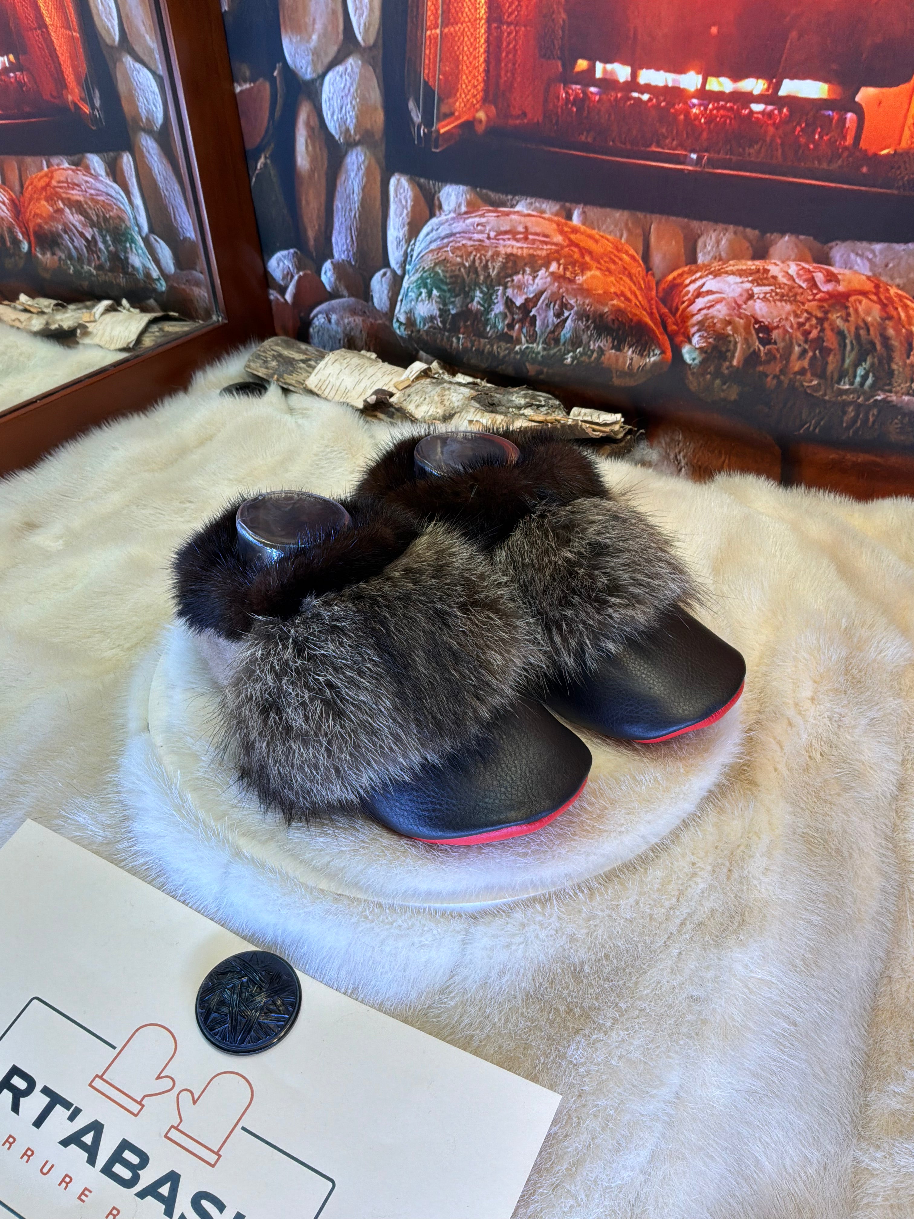 Slipper pointure Jacinthe 7 femme – Sherling italien & cuir recyclé, pièce unique faite à la main au Québec