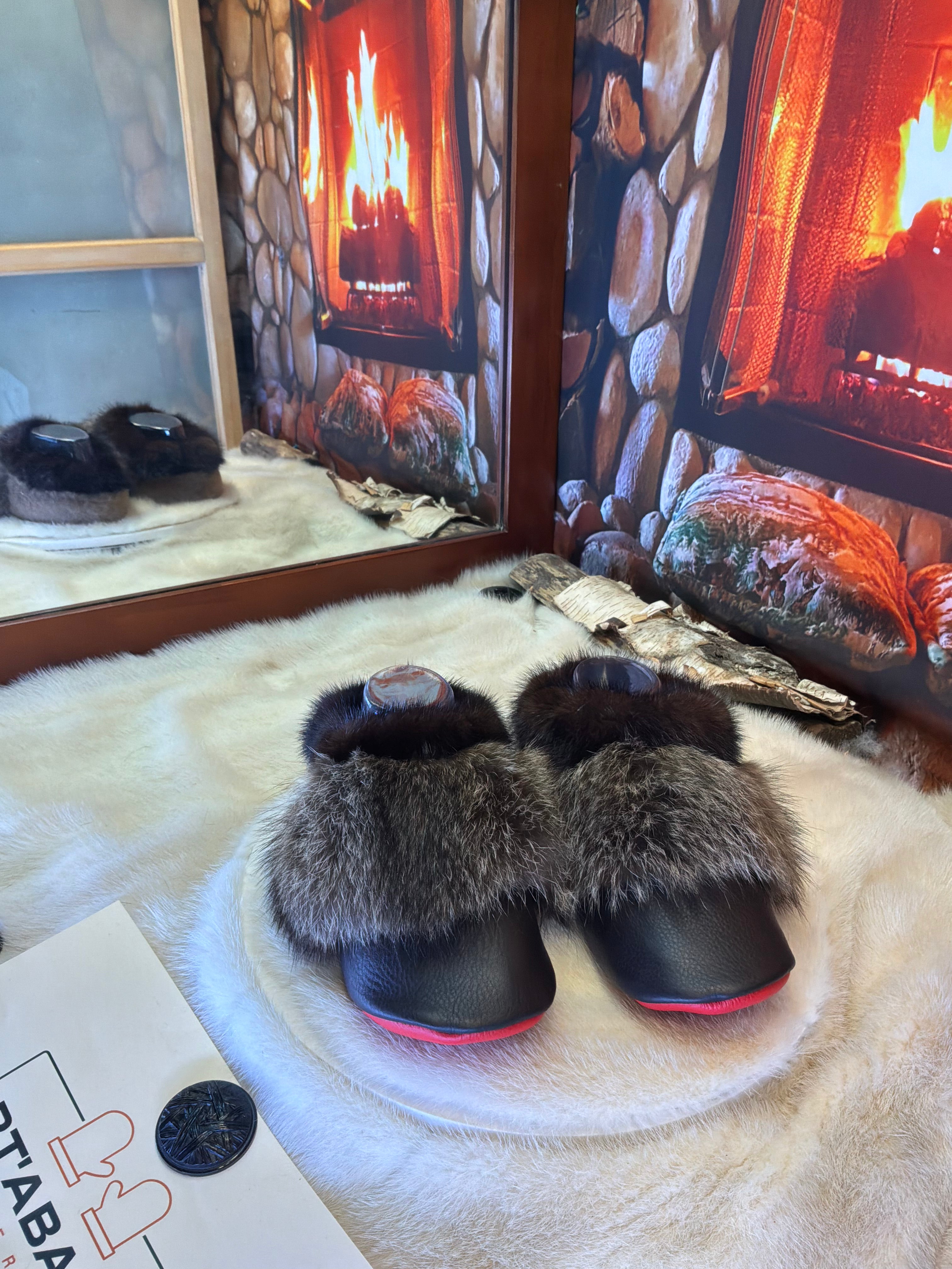 Slipper pointure Jacinthe 7 femme – Sherling italien & cuir recyclé, pièce unique faite à la main au Québec