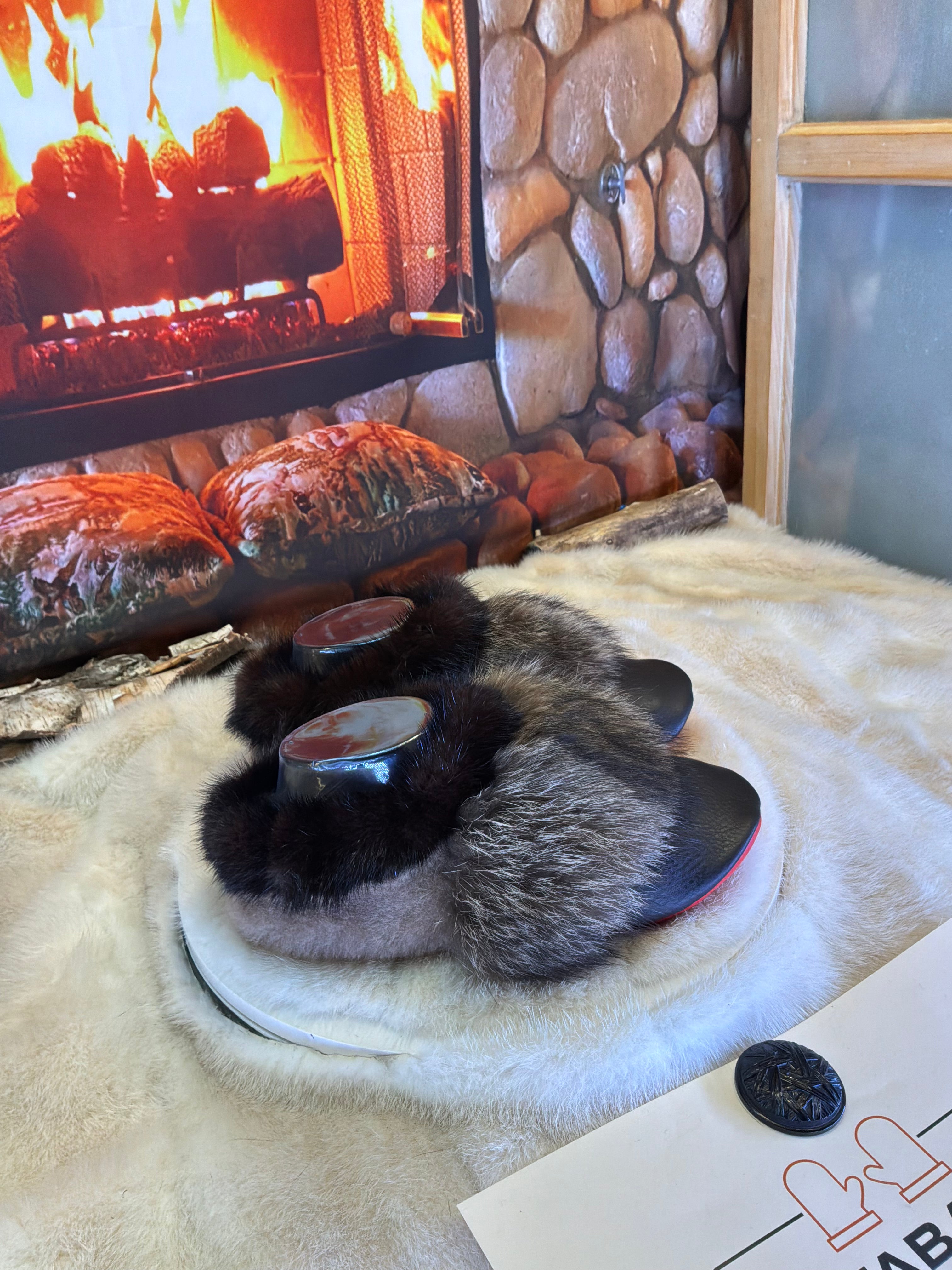 Slipper pointure Jacinthe 7 femme – Sherling italien & cuir recyclé, pièce unique faite à la main au Québec
