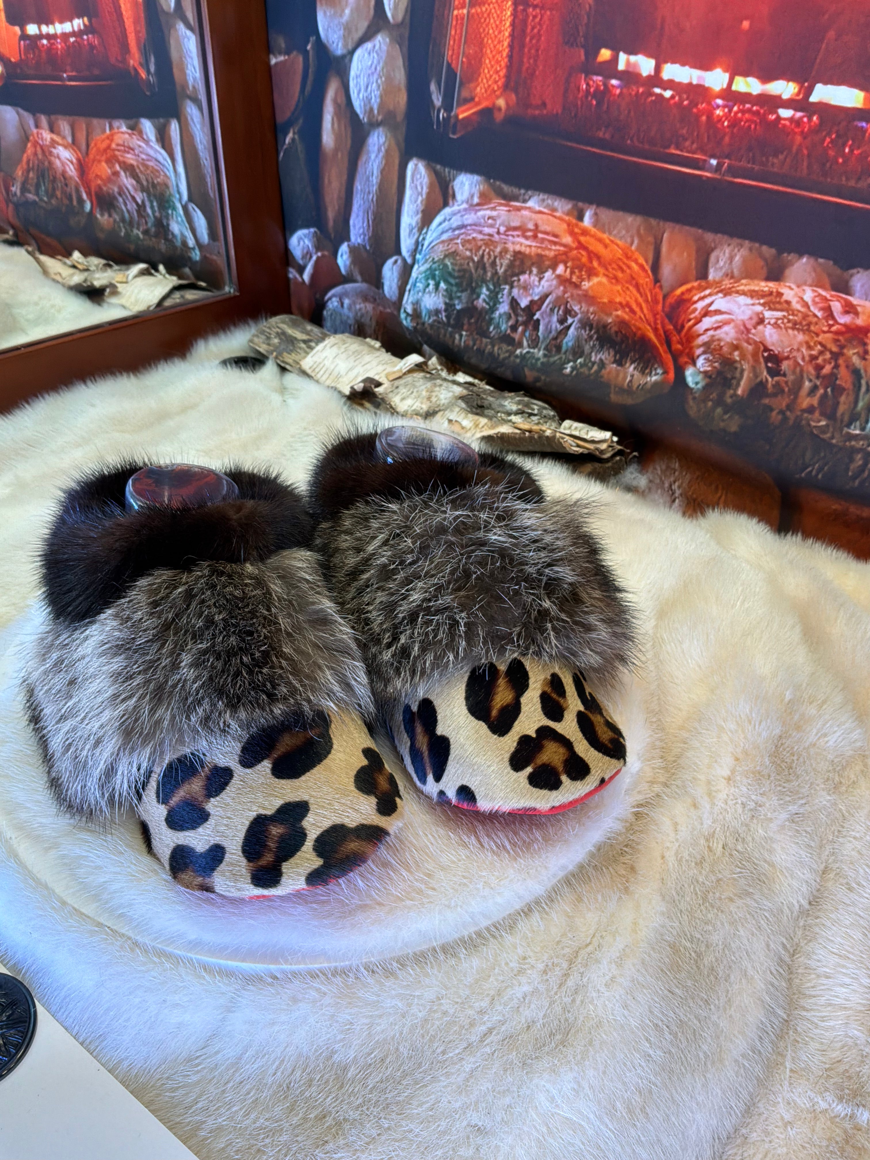Slipper Jeanne-D’Arc pointure 7 femme – Sherling italien & cuir recyclé, pièce unique faite à la main au Québec