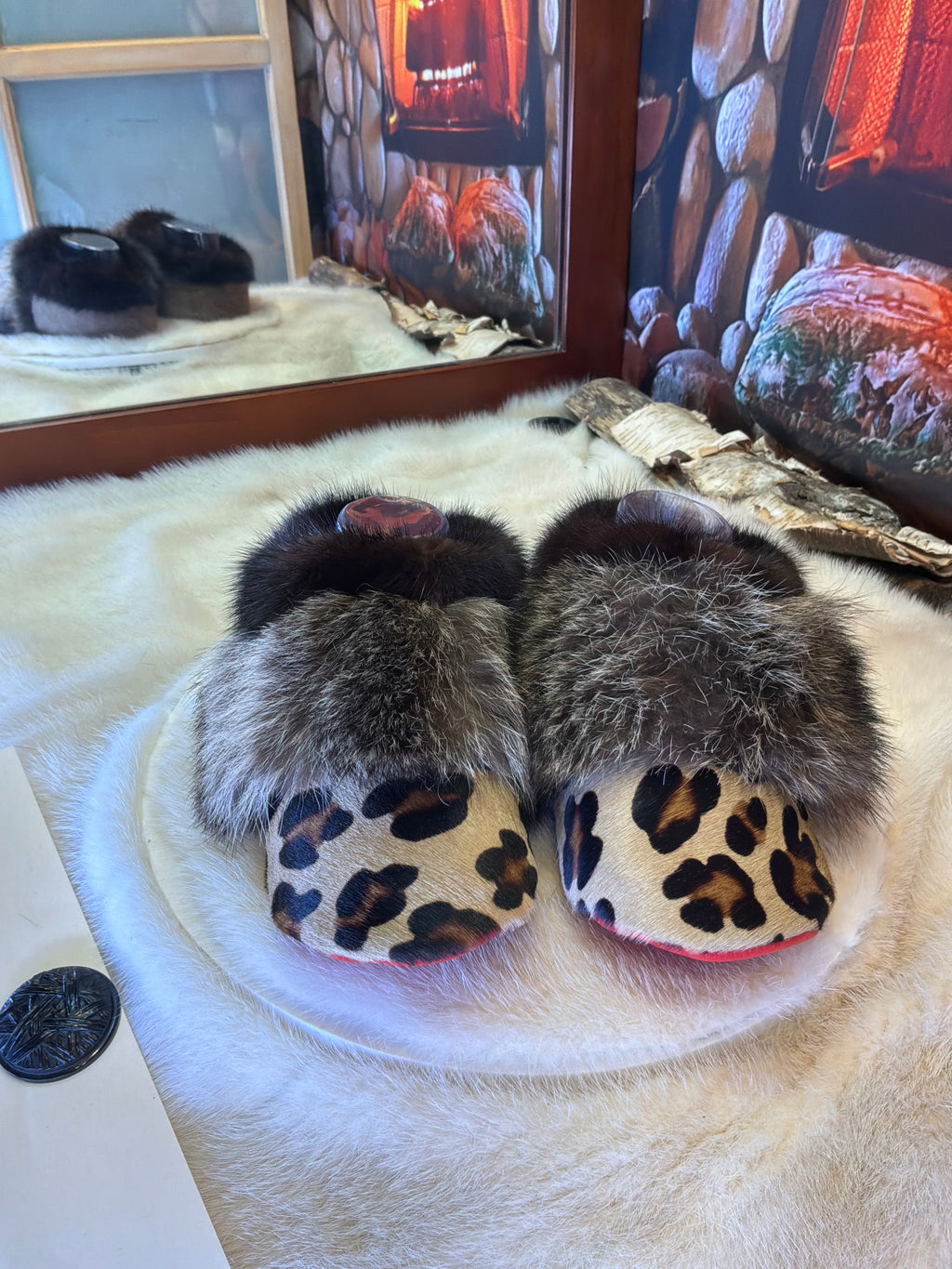 Slipper Jeanne-D’Arc pointure 7 femme – Sherling italien & cuir recyclé, pièce unique faite à la main au Québec