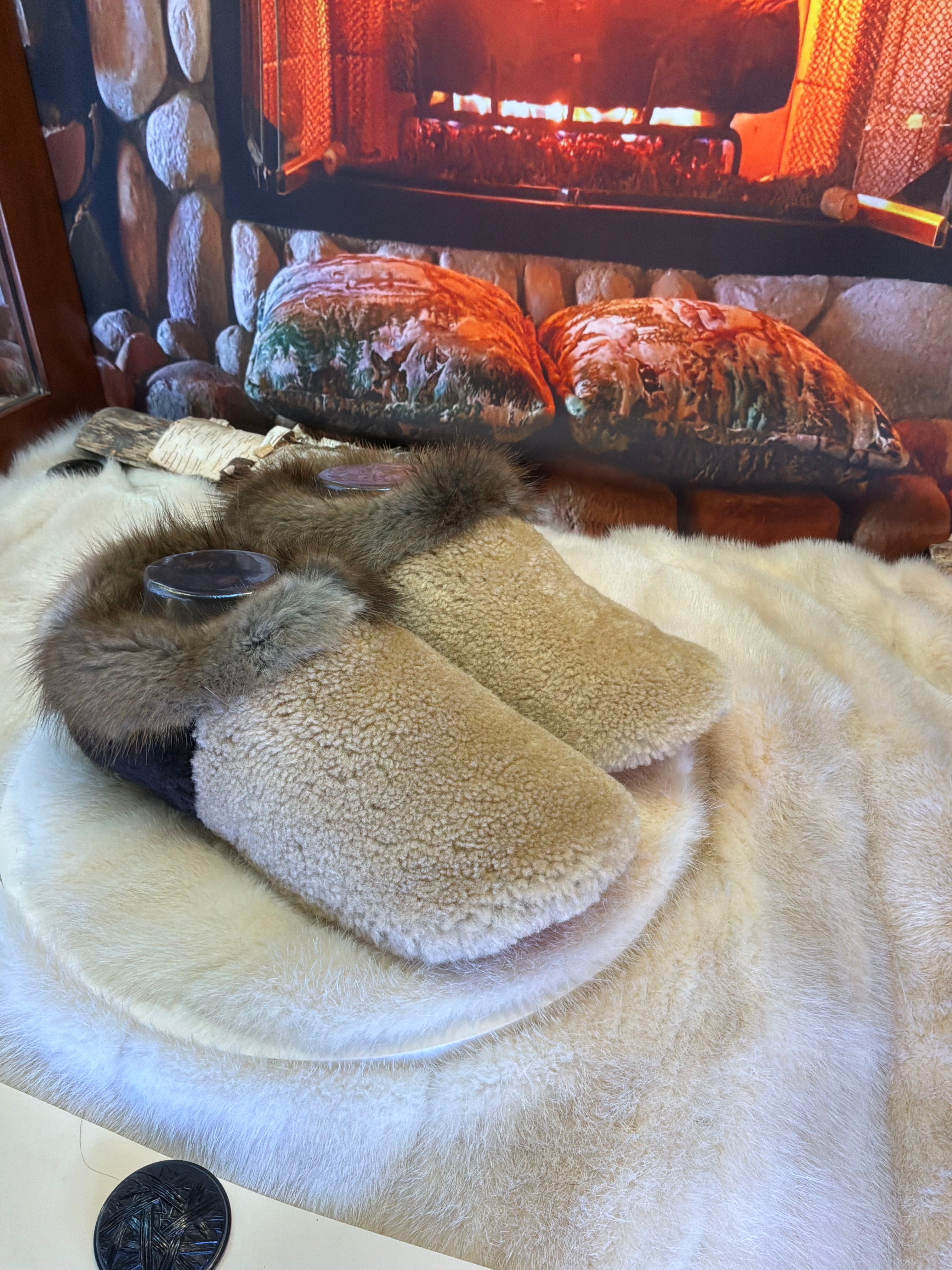Slipper Suzette pointure 9 femme – Sherling italien & cuir recyclé, pièce unique faite à la main au Québec