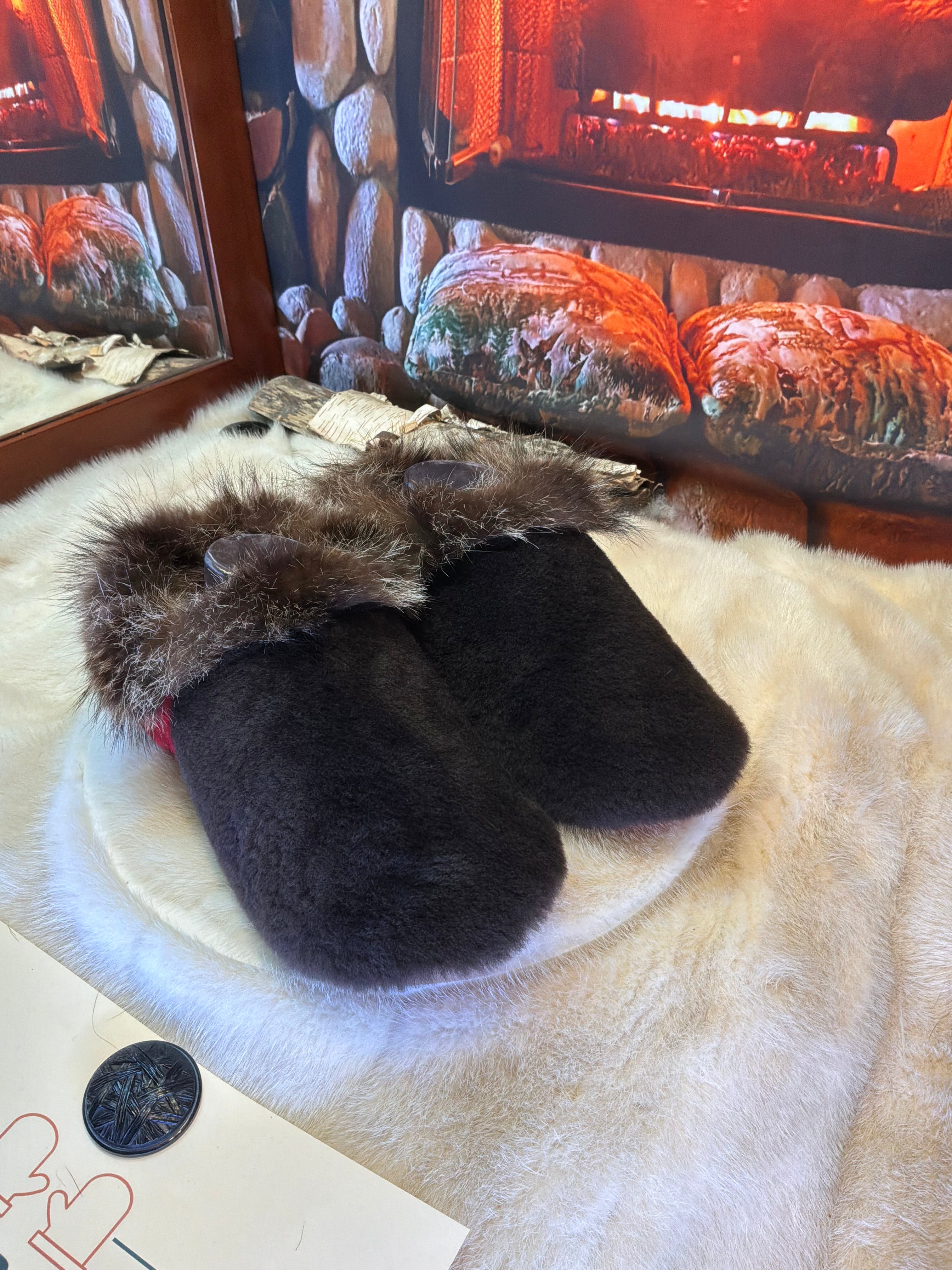 Slipper Réjeanne pointure 9 femme – Sherling italien & cuir recyclé, pièce unique faite à la main au Québec