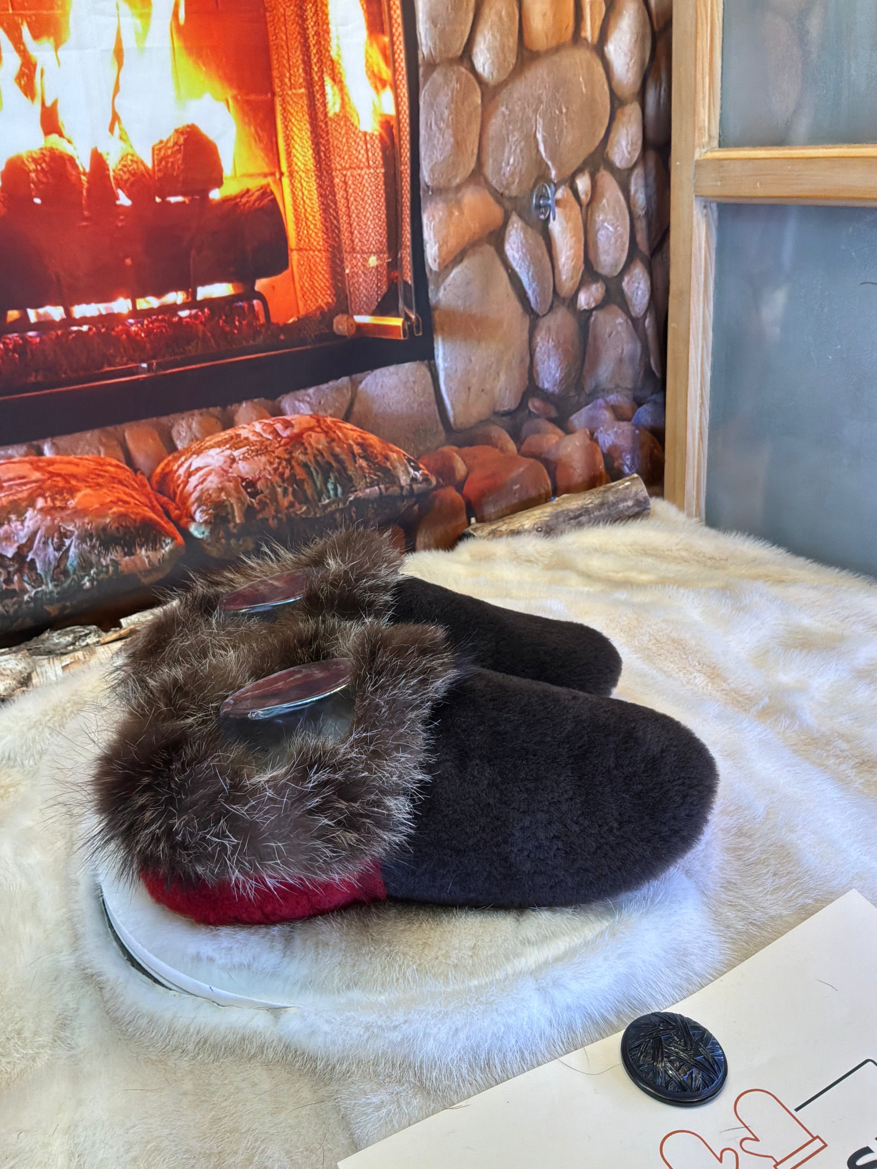 Slipper Réjeanne pointure 9 femme – Sherling italien & cuir recyclé, pièce unique faite à la main au Québec