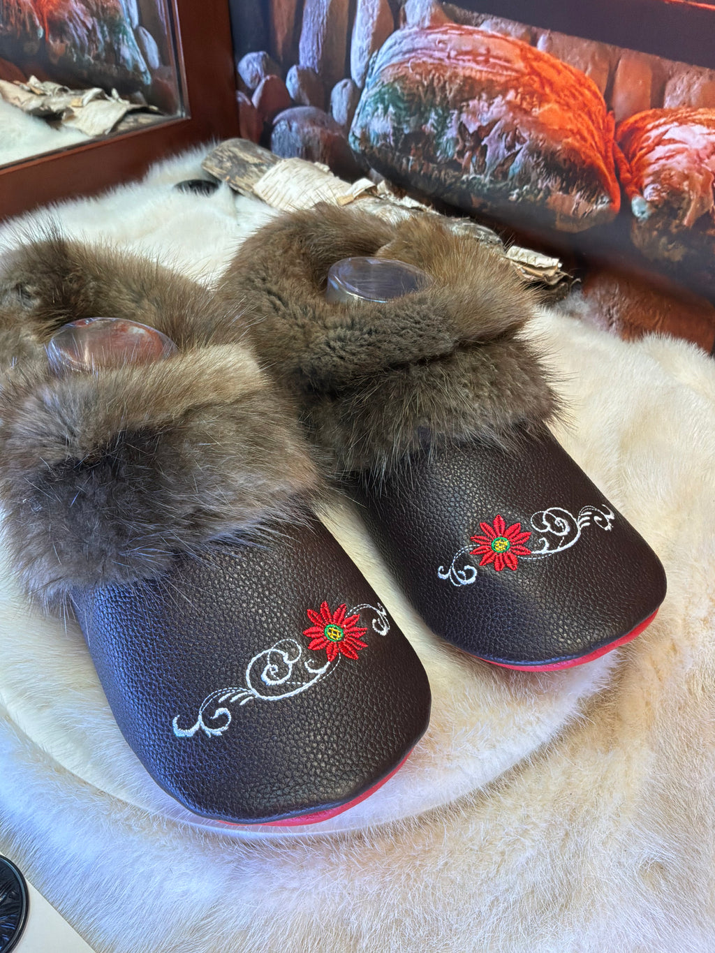 Slipper Pauline pointure 9 Homme / 11 femme  – Sherling italien & cuir recyclé, pièce unique faite à la main au Québec