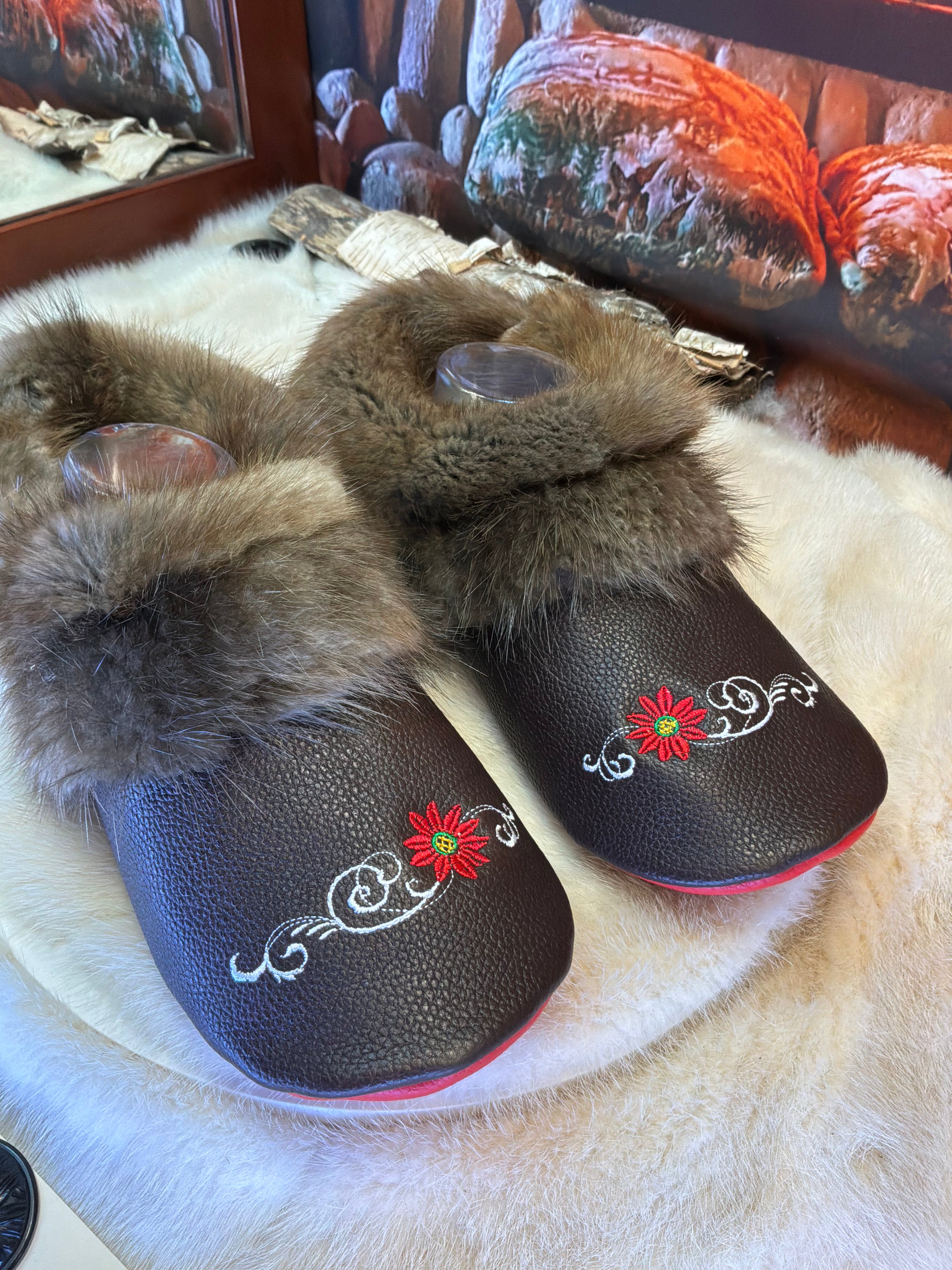 Slipper Pauline pointure 9 Homme / 11 femme  – Sherling italien & cuir recyclé, pièce unique faite à la main au Québec