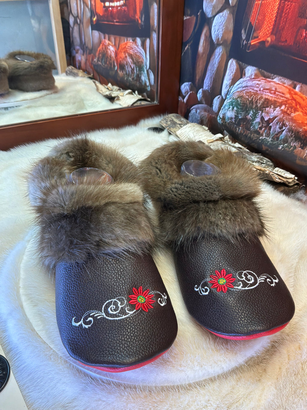 Slipper Pauline pointure 9 Homme / 11 femme  – Sherling italien & cuir recyclé, pièce unique faite à la main au Québec