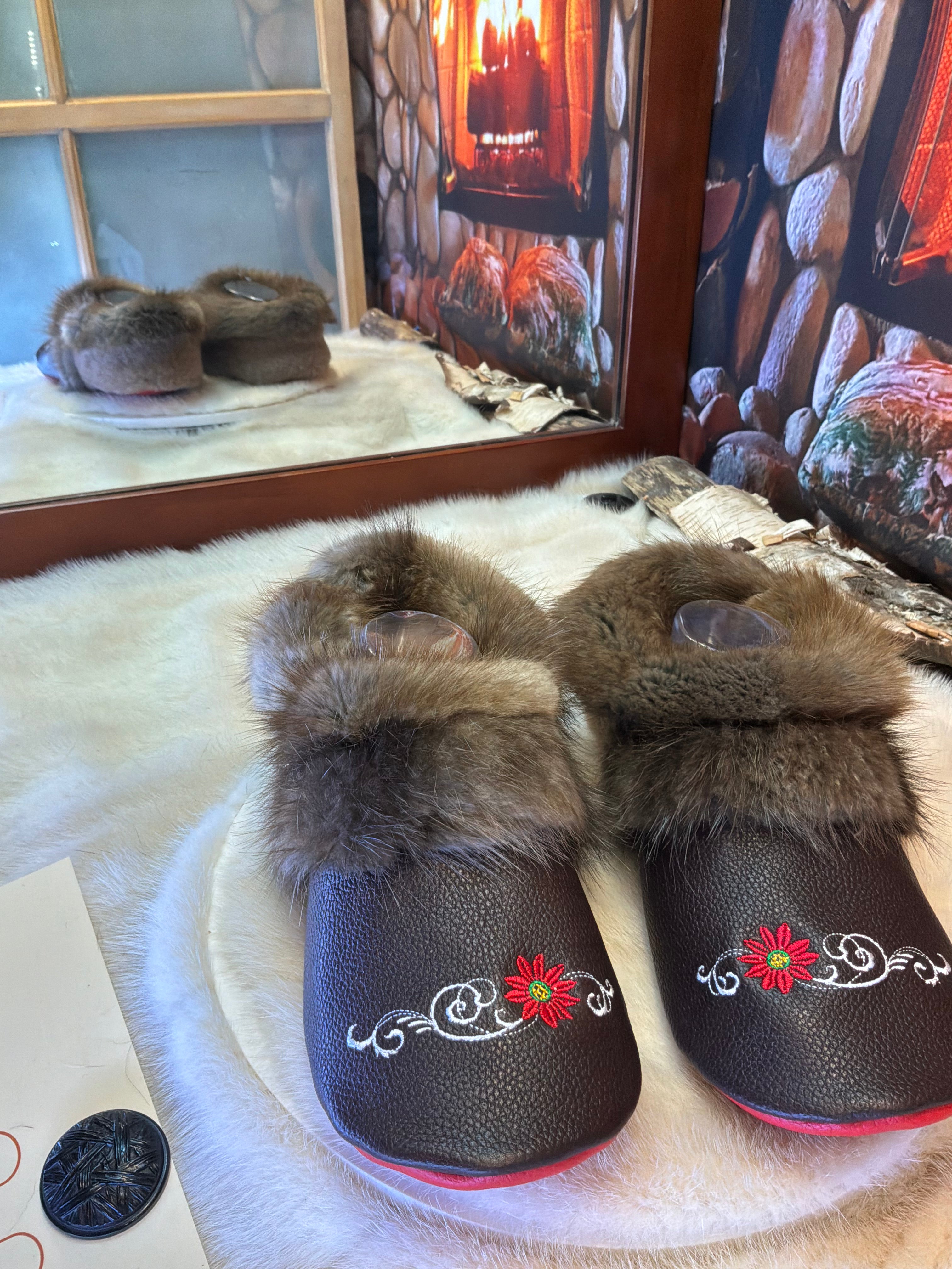 Slipper Pauline pointure 9 Homme / 11 femme  – Sherling italien & cuir recyclé, pièce unique faite à la main au Québec