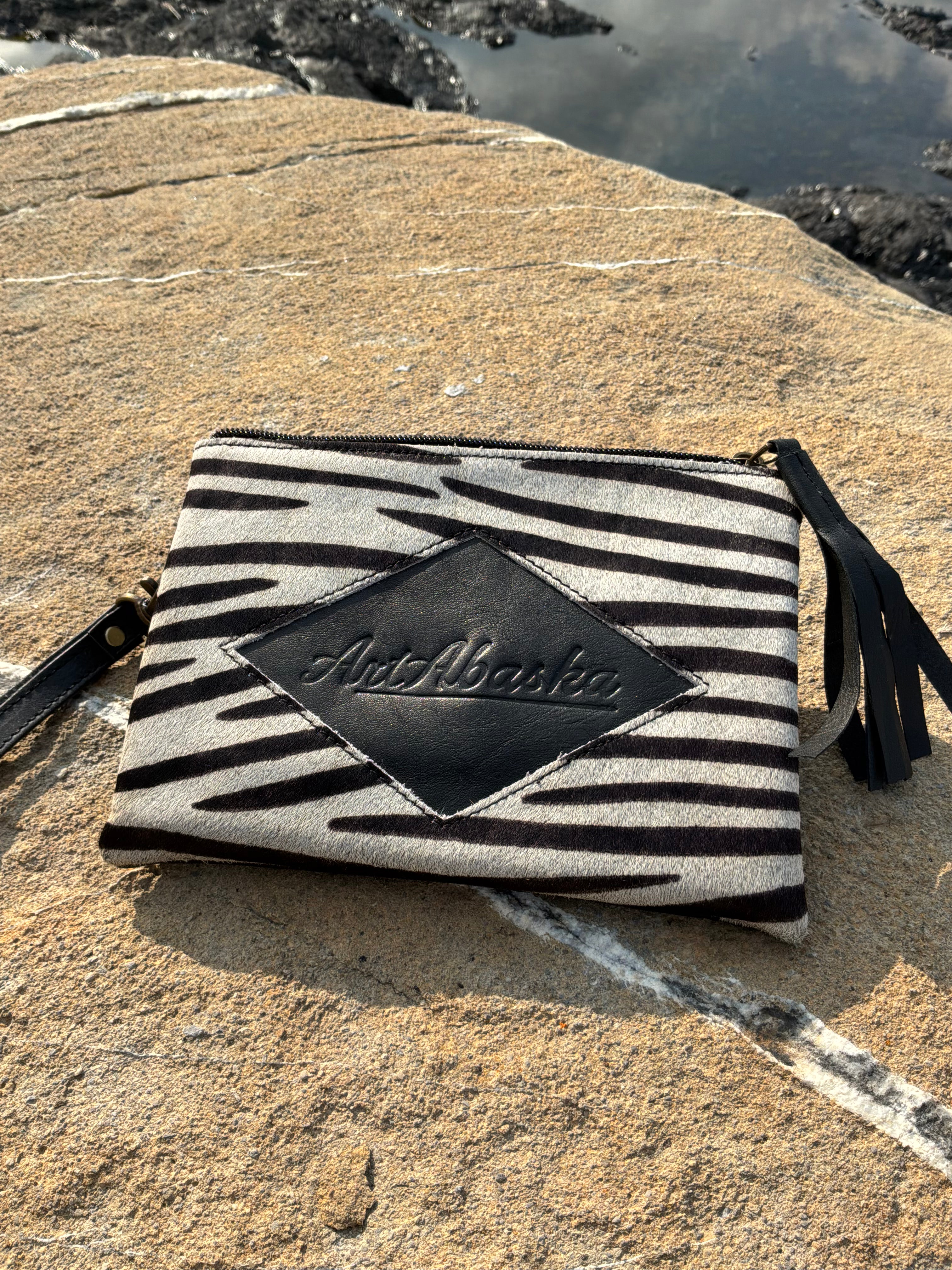 Pochette-portefeuille multifonction en fourrure de vache imprimée zébrée – ArtAbaska
