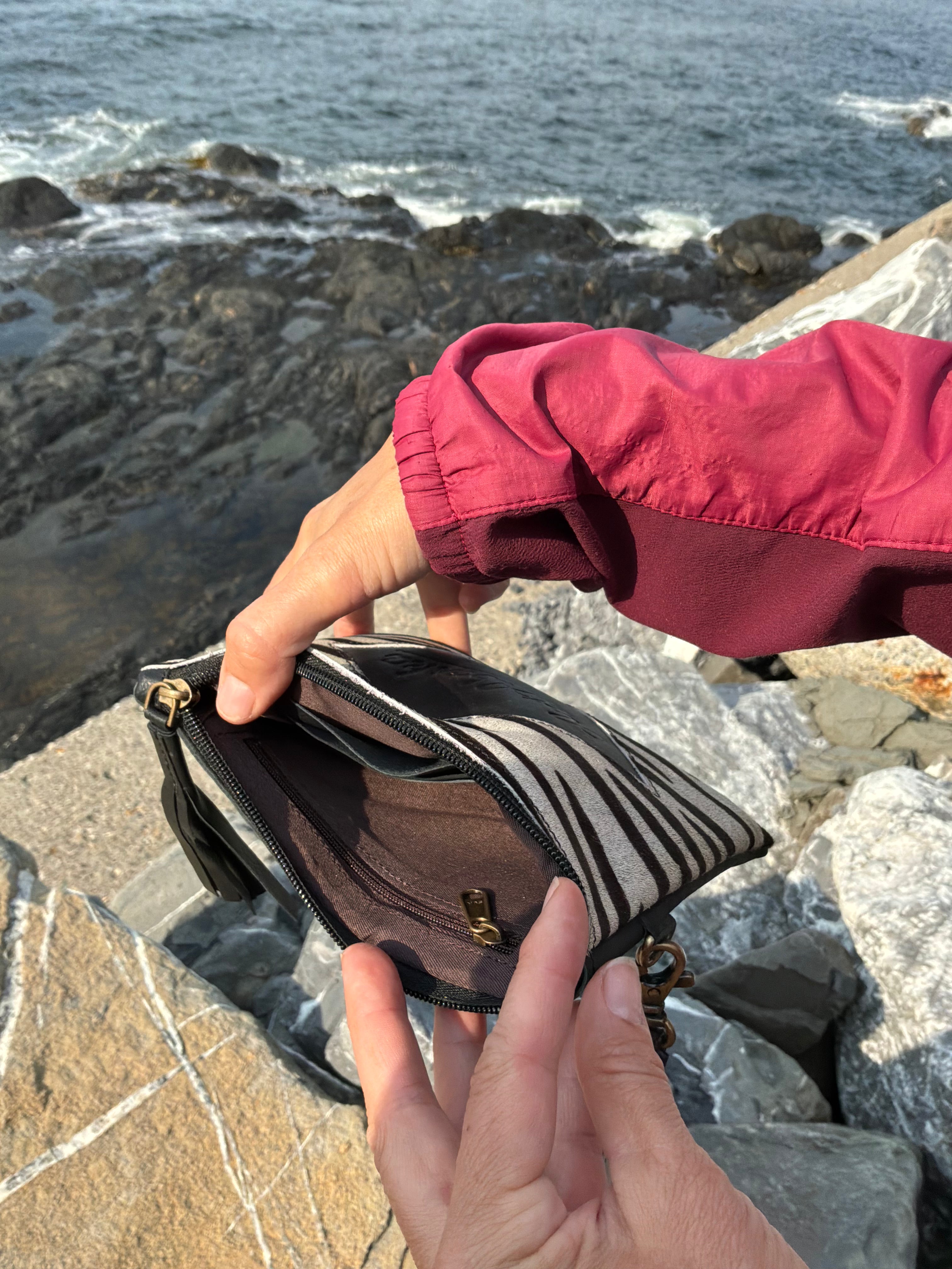 Pochette-portefeuille multifonction en fourrure de vache imprimée zébrée – ArtAbaska