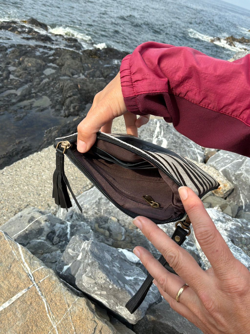 Pochette-portefeuille multifonction en fourrure de vache imprimée zébrée – ArtAbaska