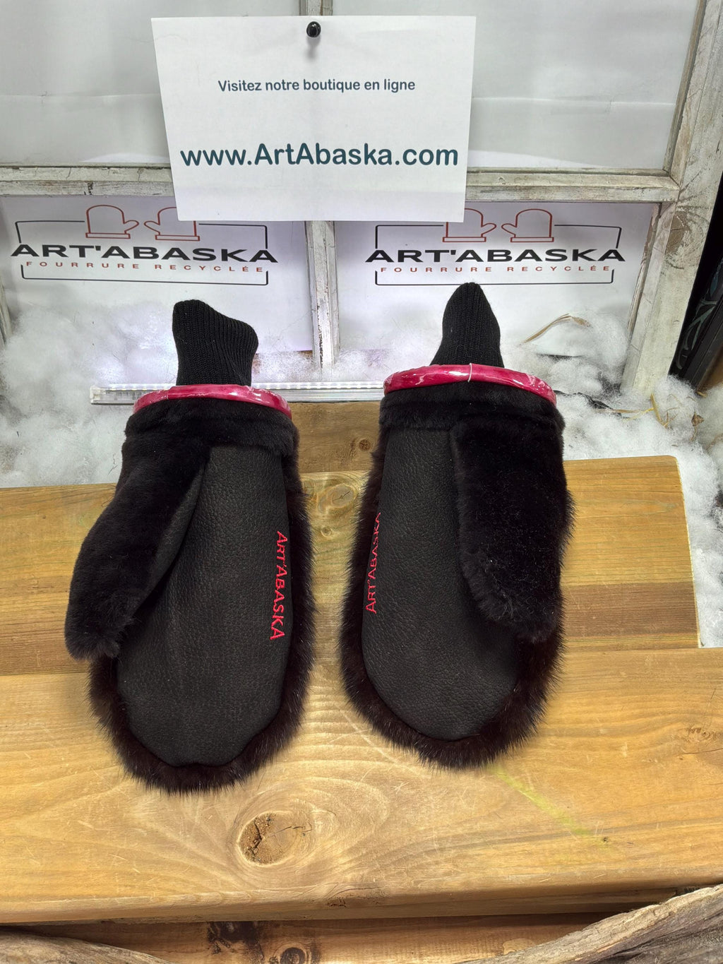 Mitaines de ville Medium Gilberte en fourrure recyclée – Faites à la main au Québec – Légères, élégantes, confort urbain – ArtAbaska