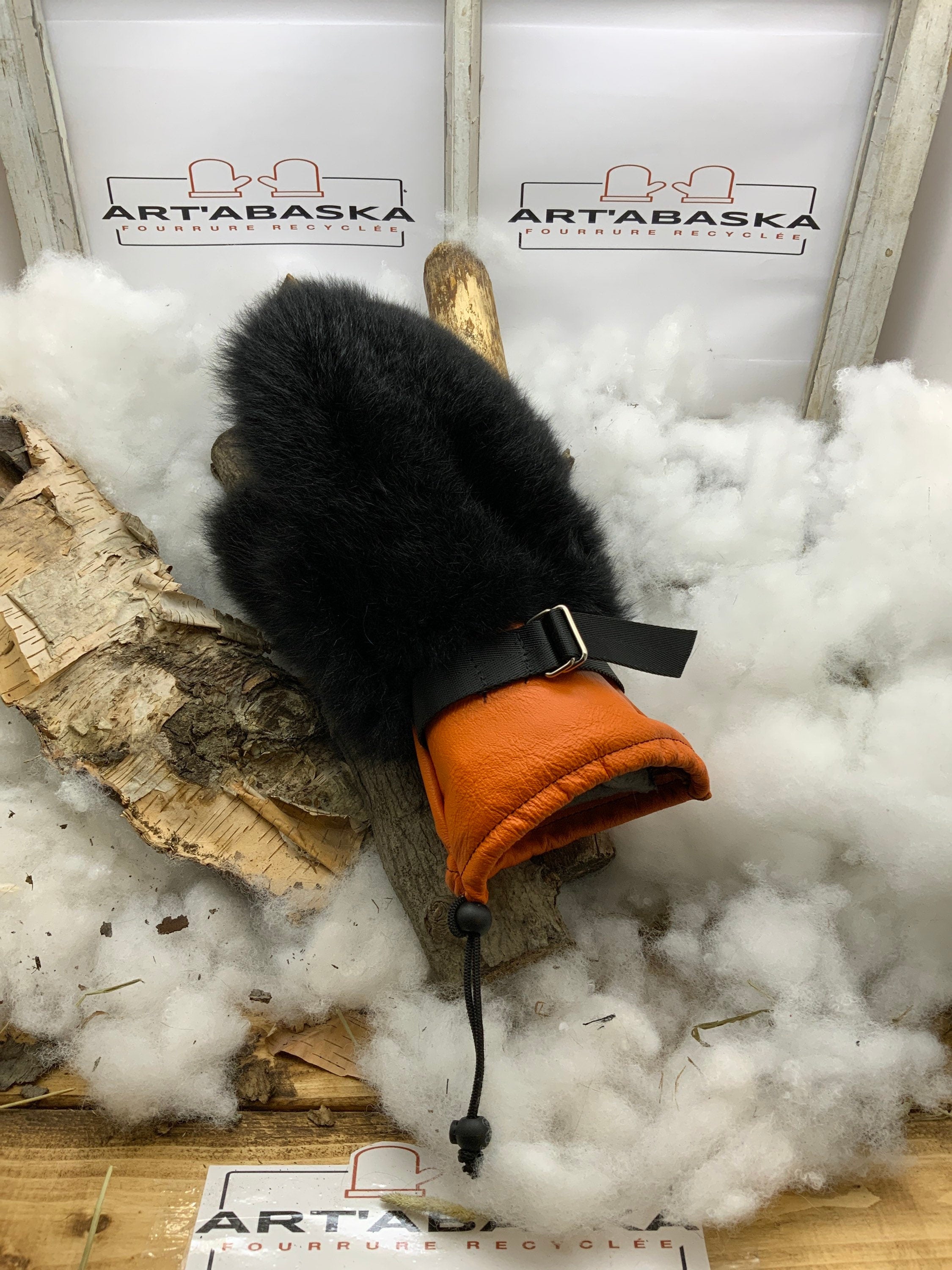 Mitaines Laure Large opossum noir cuir orange et noir couture contrastée ArtAbaska fait à la main Québec