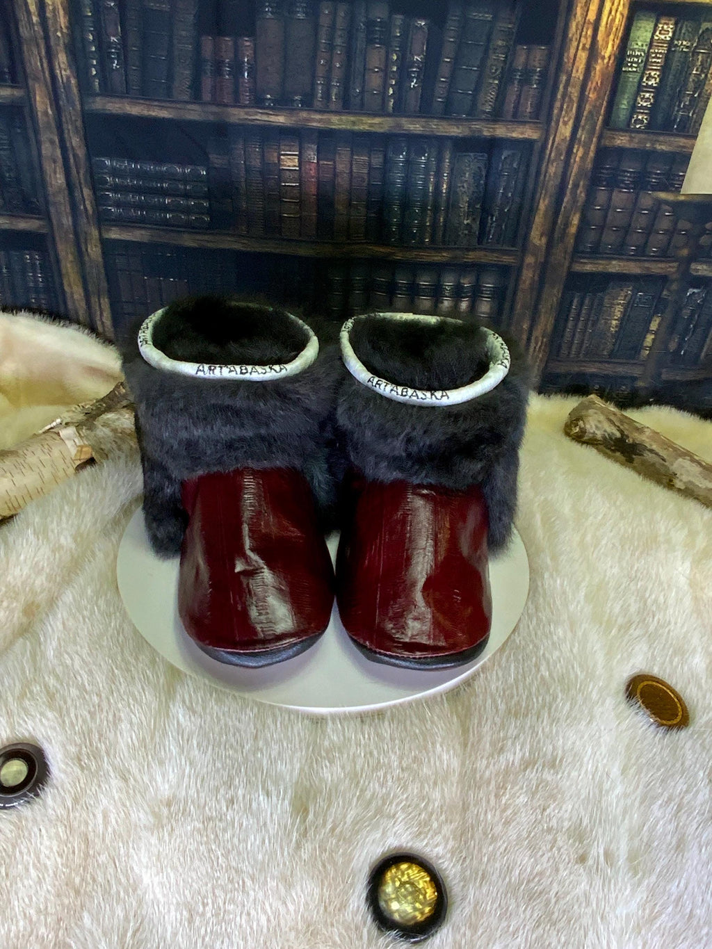 Mocassins d’intérieur Ernestine pointure 8 femme cuir italien bourgogne opossum recyclé fait à la main Québec pantoufles luxe