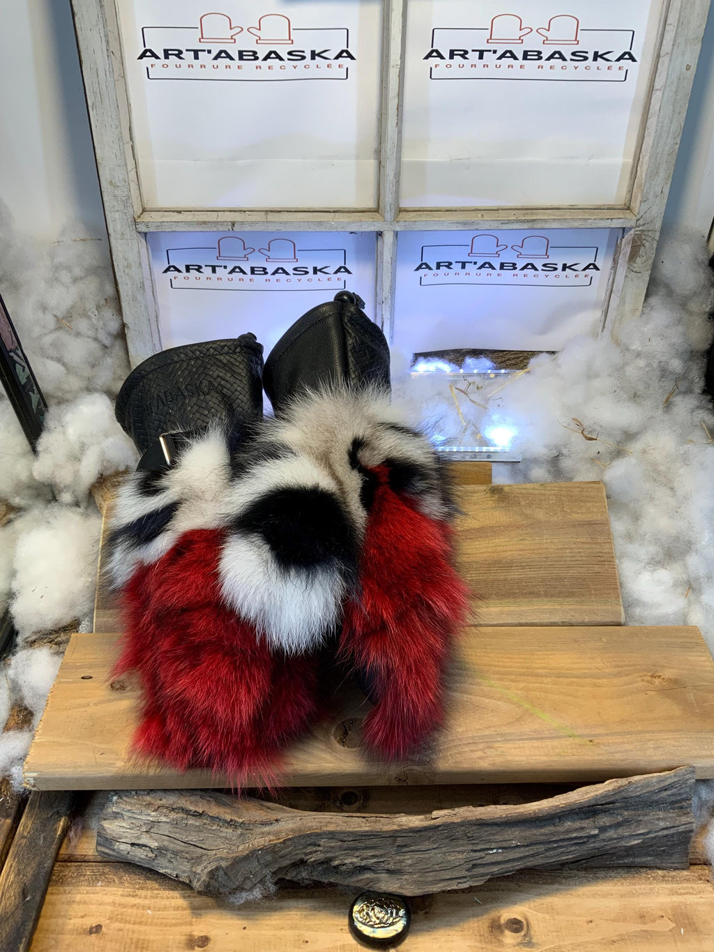 Mitaines Les Berthe – Large, patchwork renard recyclé rouge et noir/blanc, cuir italien chevron et cuir Nickels rouge, fait main au Québec