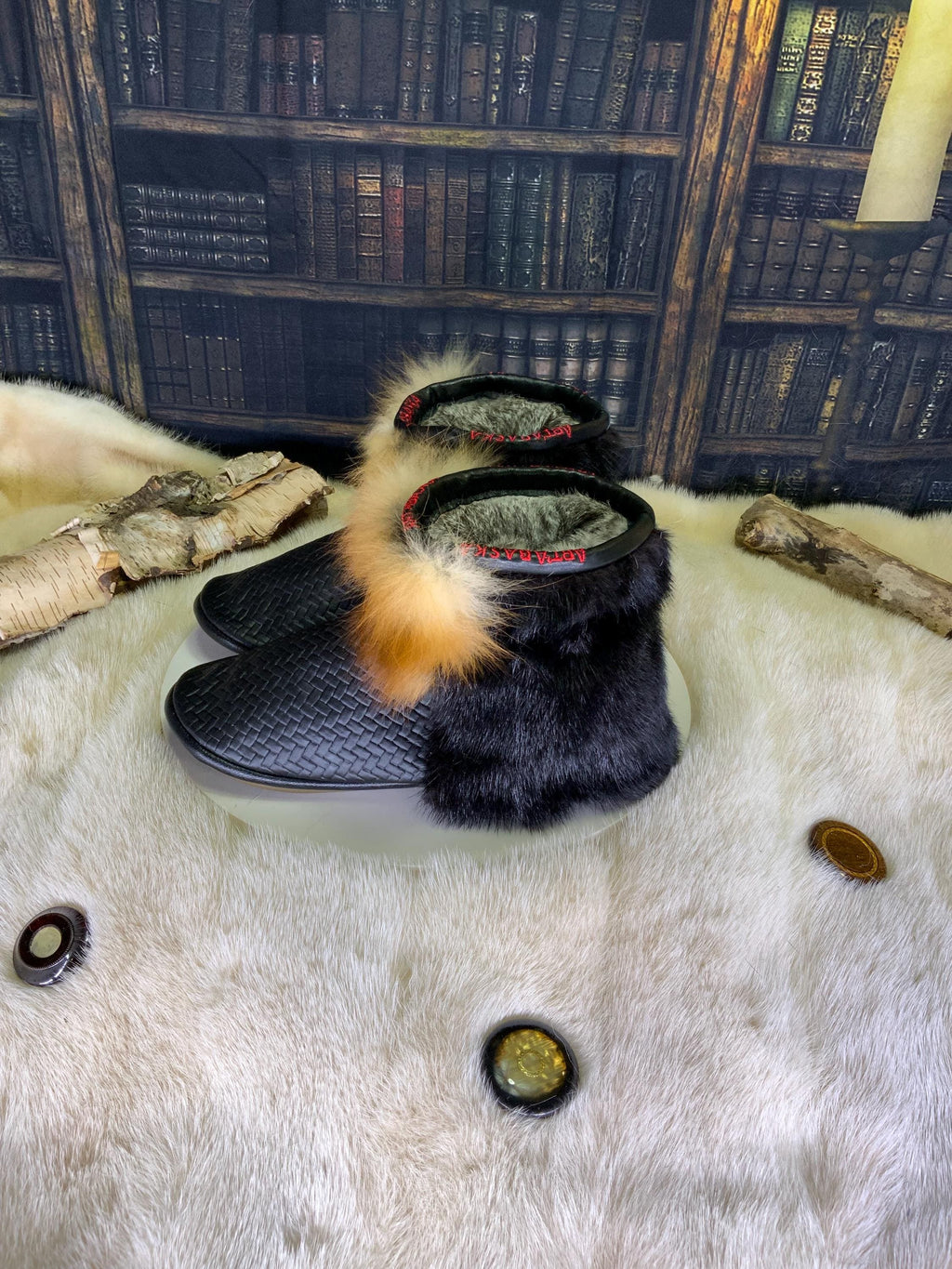 Mocassins d’intérieur Claudine pour femme 8 en cuir italien chevron et fourrures recyclées – faits à la main au Québec